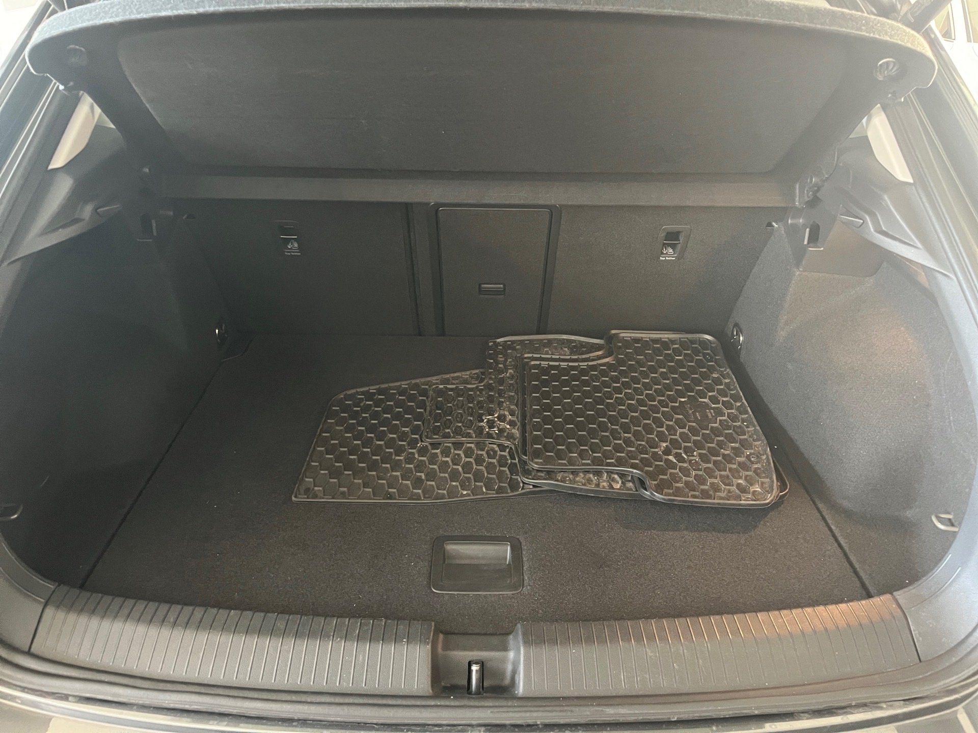 T-Roc STYLE TSI DSG+AHK+ALU 17+ACC+APP CONNECT+RÜCKFAHRKAMERA+WINTERPAKET+KEYL