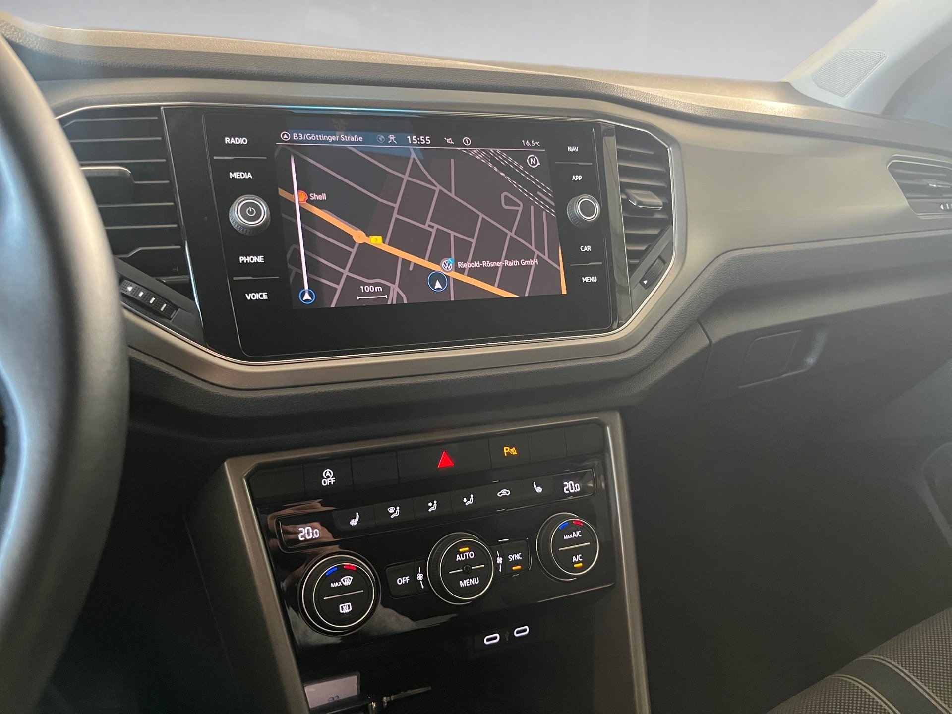 T-Roc STYLE TSI DSG+AHK+ALU 17+ACC+APP CONNECT+RÜCKFAHRKAMERA+WINTERPAKET+KEYL