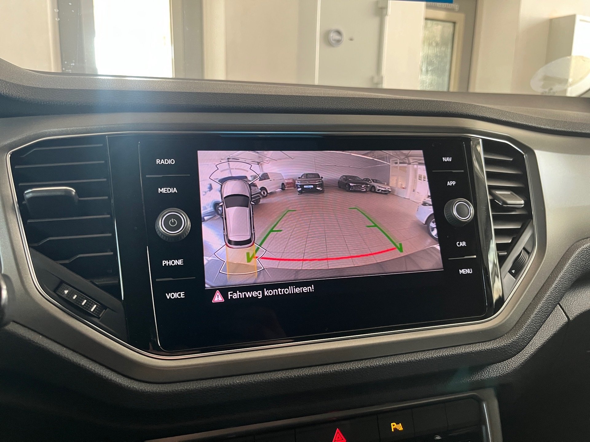 T-Roc STYLE TSI DSG+AHK+ALU 17+ACC+APP CONNECT+RÜCKFAHRKAMERA+WINTERPAKET+KEYL