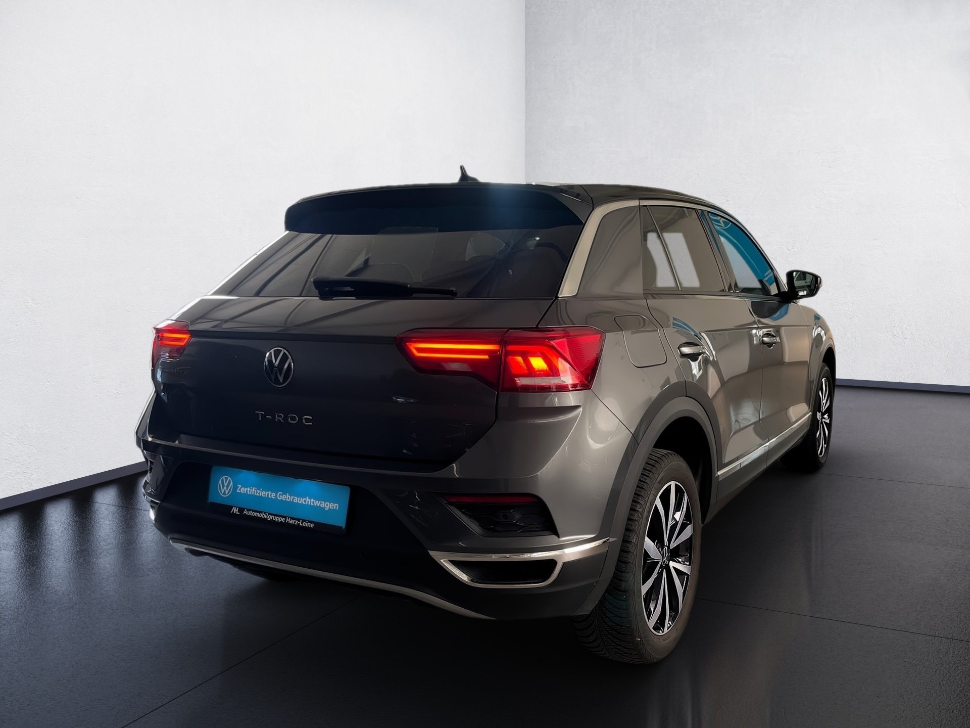 T-Roc STYLE TSI DSG+AHK+ALU 17+ACC+APP CONNECT+RÜCKFAHRKAMERA+WINTERPAKET+KEYL