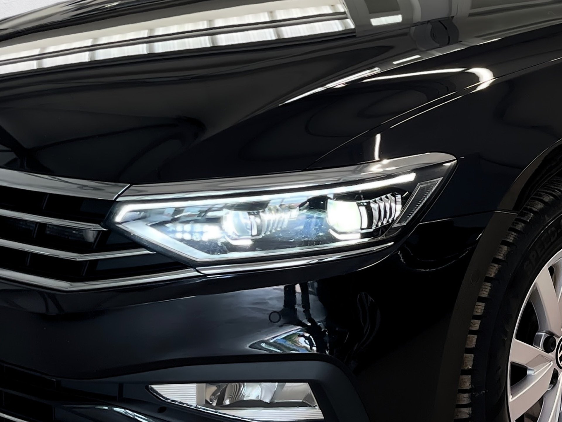 Passat Variant BUSINESS TDI DSG+ALU 17+NAVI PRO+TRAVEL ASSIST+LED-MATRIX+ACC+KLIMA+APP