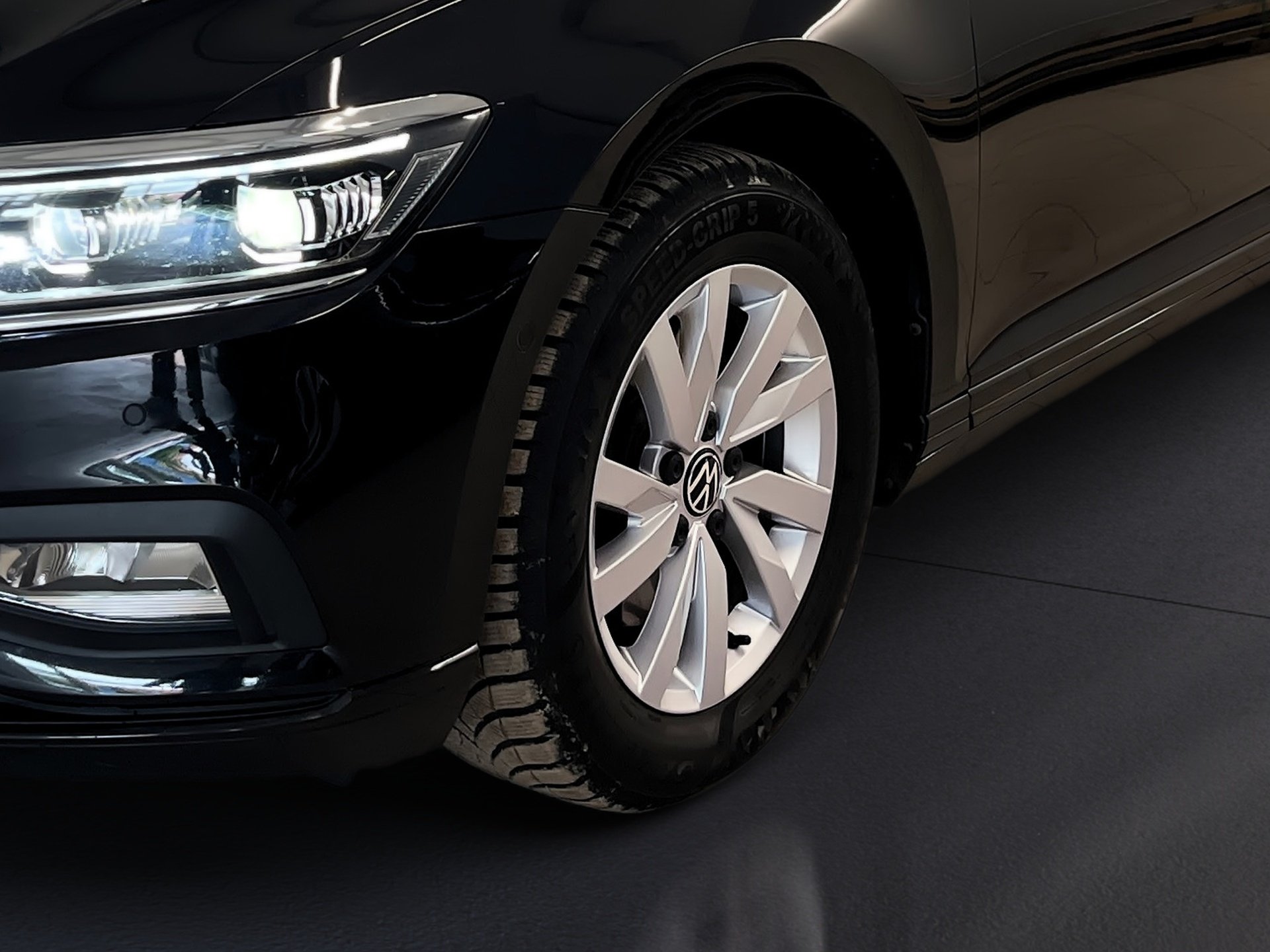 Passat Variant BUSINESS TDI DSG+ALU 17+NAVI PRO+TRAVEL ASSIST+LED-MATRIX+ACC+KLIMA+APP