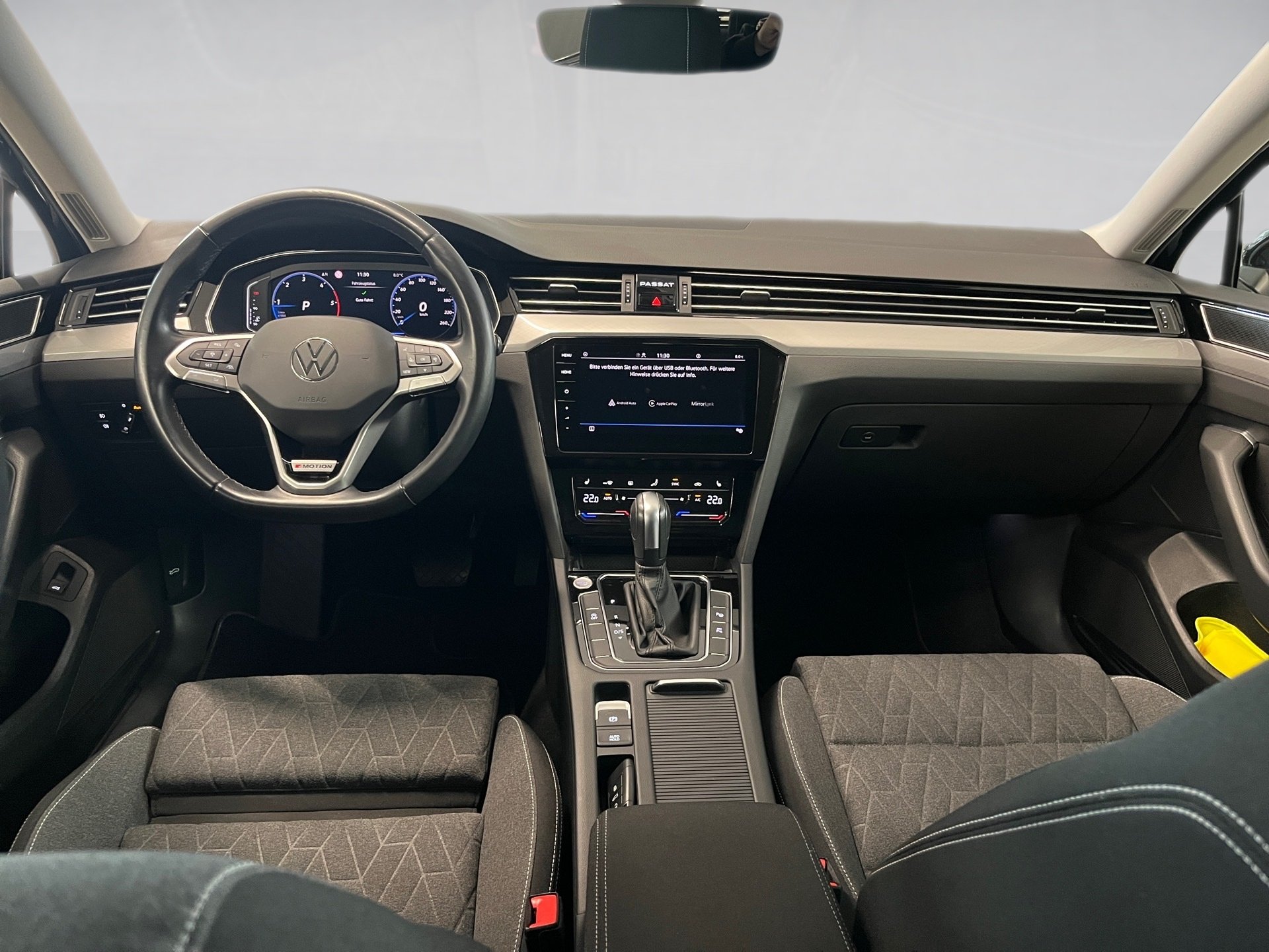 Passat Variant BUSINESS TDI DSG+ALU 17+NAVI PRO+TRAVEL ASSIST+LED-MATRIX+ACC+KLIMA+APP