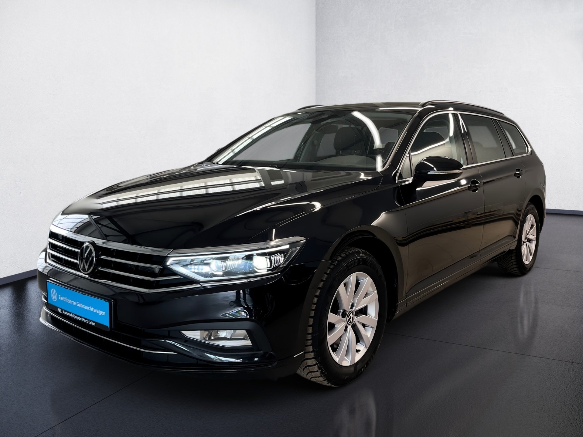 Passat Variant BUSINESS TDI DSG+ALU 17+NAVI PRO+TRAVEL ASSIST+LED-MATRIX+ACC+KLIMA+APP