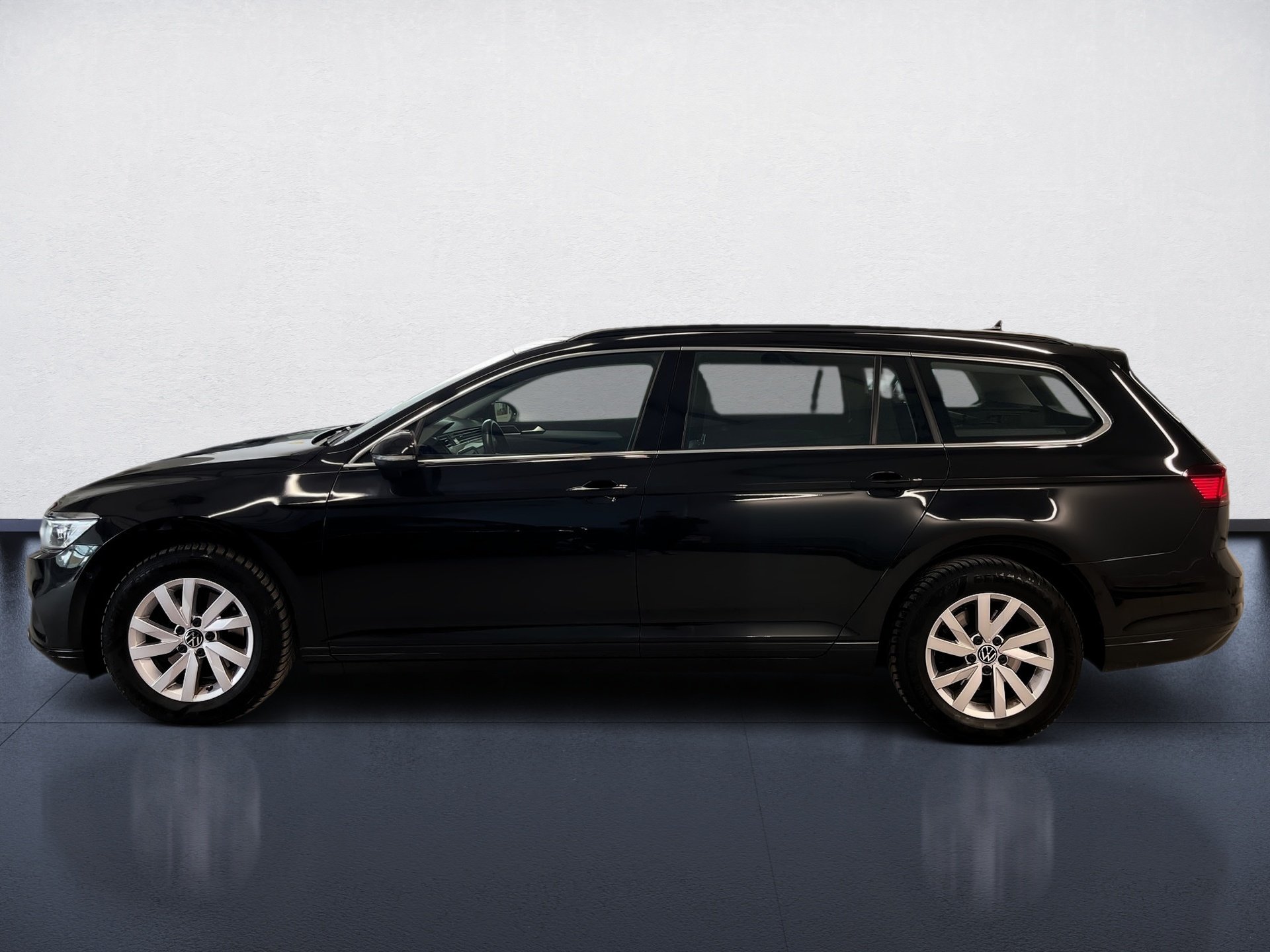 Passat Variant BUSINESS TDI DSG+ALU 17+NAVI PRO+TRAVEL ASSIST+LED-MATRIX+ACC+KLIMA+APP