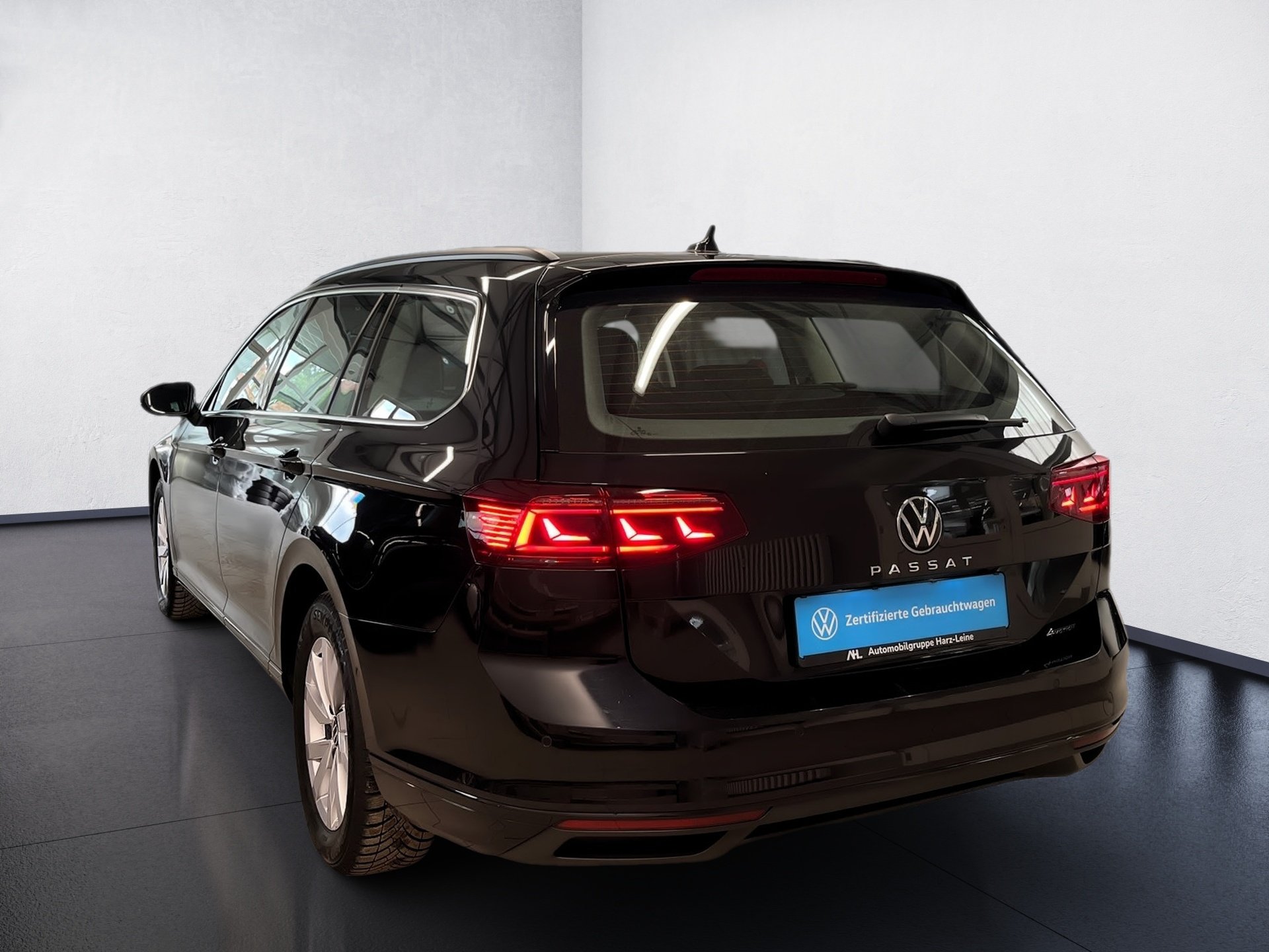 Passat Variant BUSINESS TDI DSG+ALU 17+NAVI PRO+TRAVEL ASSIST+LED-MATRIX+ACC+KLIMA+APP