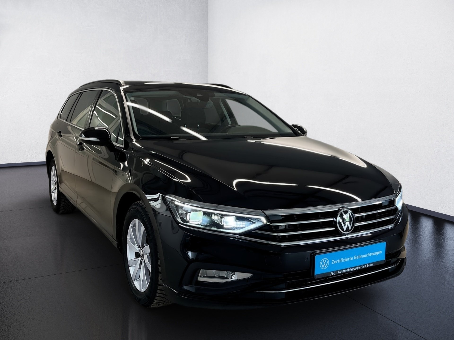 Passat Variant BUSINESS TDI DSG+ALU 17+NAVI PRO+TRAVEL ASSIST+LED-MATRIX+ACC+KLIMA+APP