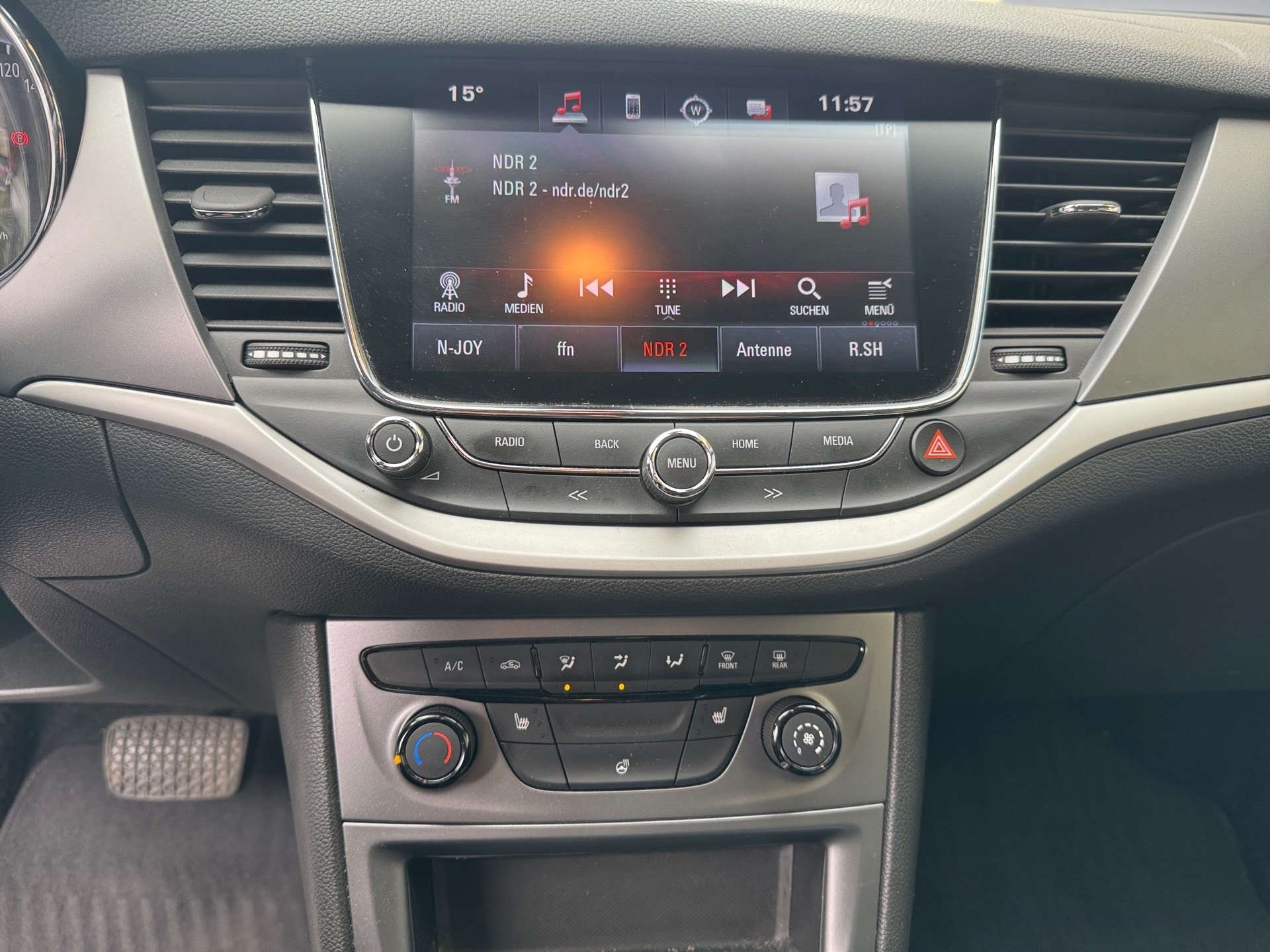 Astra Sports Tourer 120 JAHRE EDITION+ALU 16+NAVI+RÜCKFAHRKAMERA+SITZHEIZUNG+TEMPOMAT+KLIMA