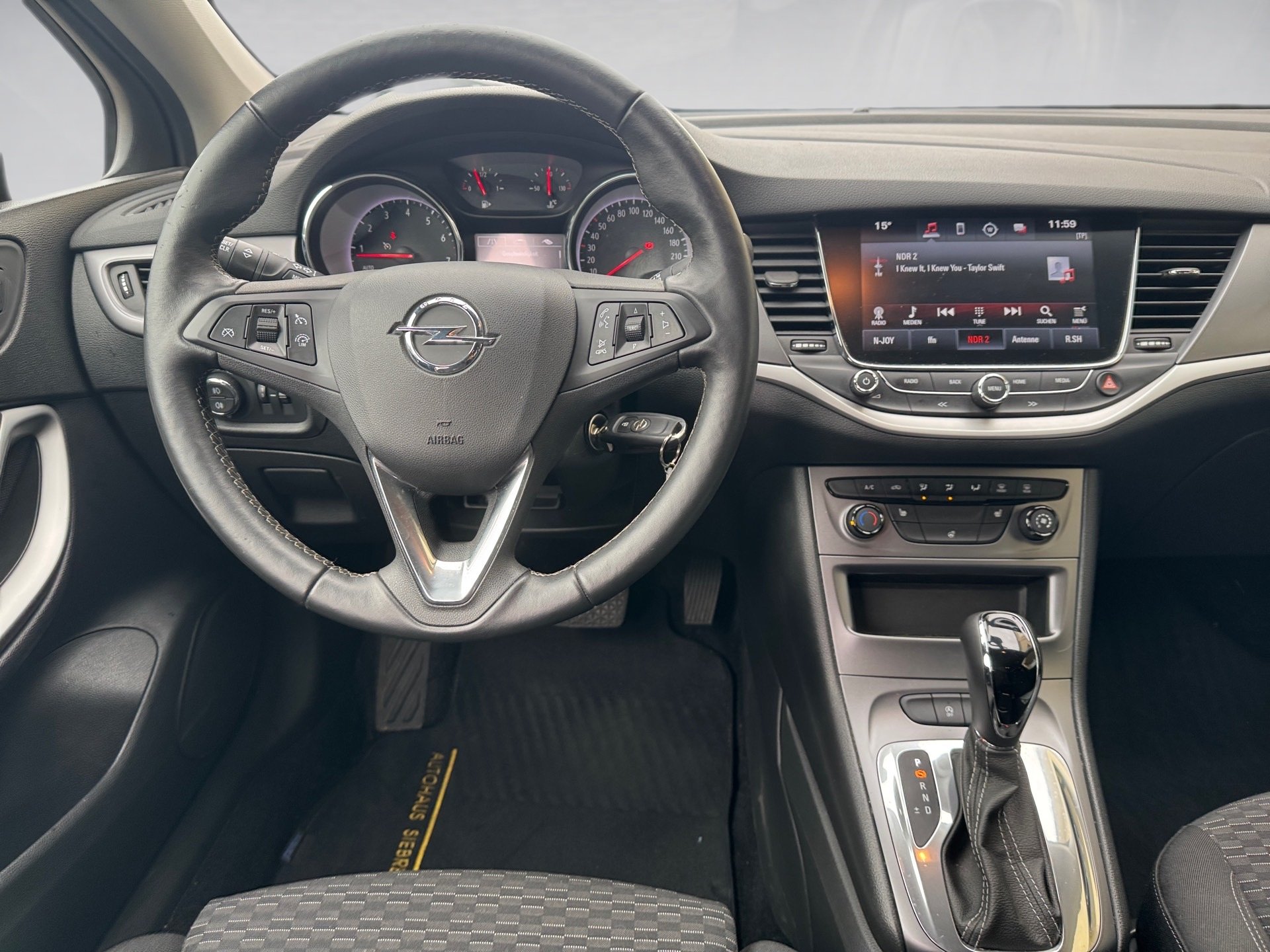 Astra Sports Tourer 120 JAHRE EDITION+ALU 16+NAVI+RÜCKFAHRKAMERA+SITZHEIZUNG+TEMPOMAT+KLIMA