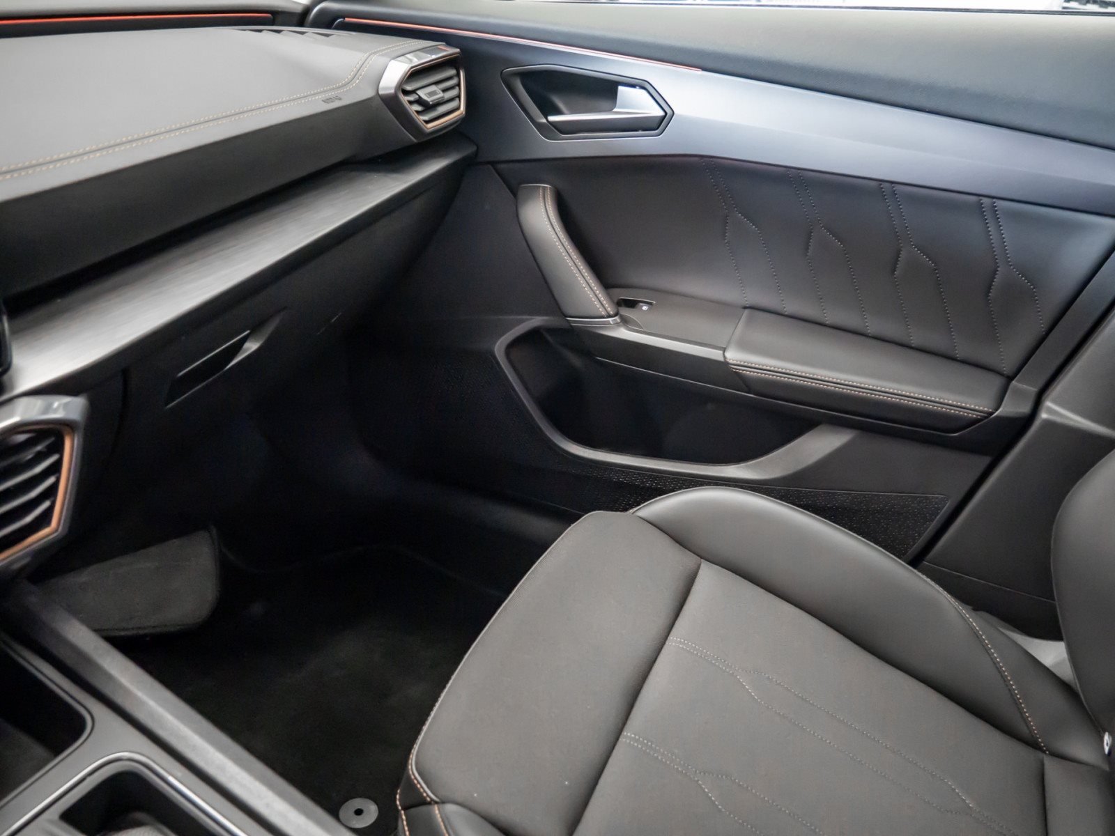 Formentor TSI DSG+ALU 18+KEYLESS+LED+NAVI+ACC+FULL LINK+KLIMA+SIDE ASSIST+ELK HECK