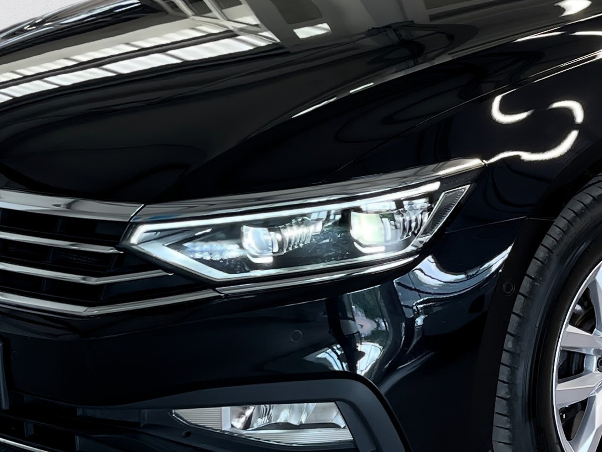 Passat Variant BUSINESS TDI DSG+AHK+ALU 16+RÜCKFAHRKAMERA+LED-MATRIX+TRAVEL ASSIST+NAVI