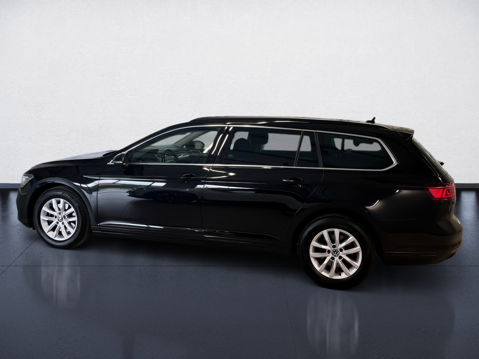 Passat Variant BUSINESS TDI DSG+AHK+ALU 16+RÜCKFAHRKAMERA+LED-MATRIX+TRAVEL ASSIST+NAVI
