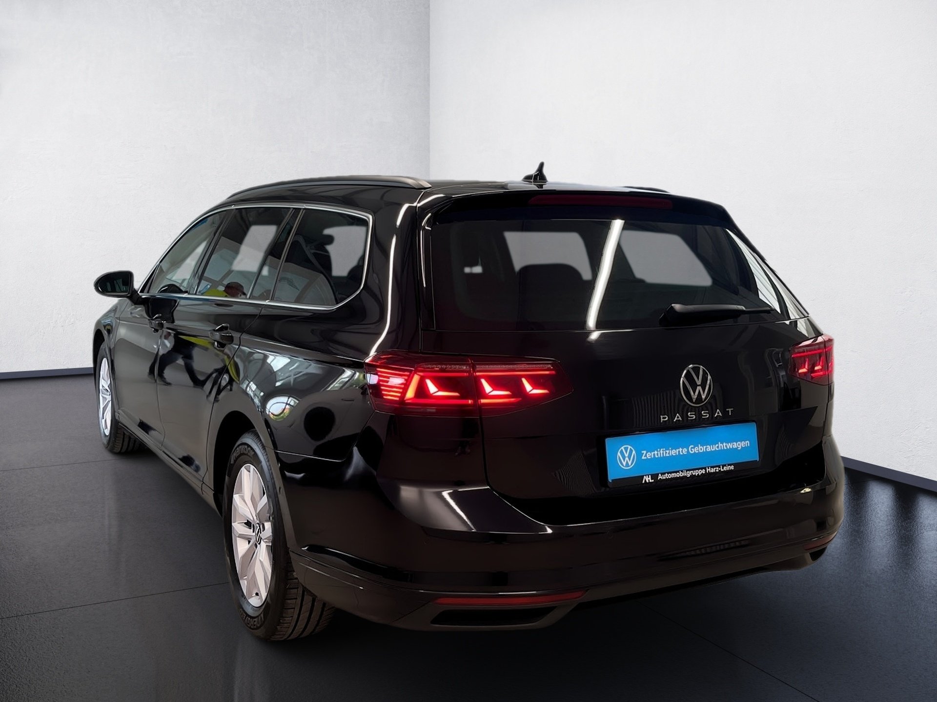 Passat Variant BUSINESS TDI DSG+AHK+ALU 16+RÜCKFAHRKAMERA+LED-MATRIX+TRAVEL ASSIST+NAVI