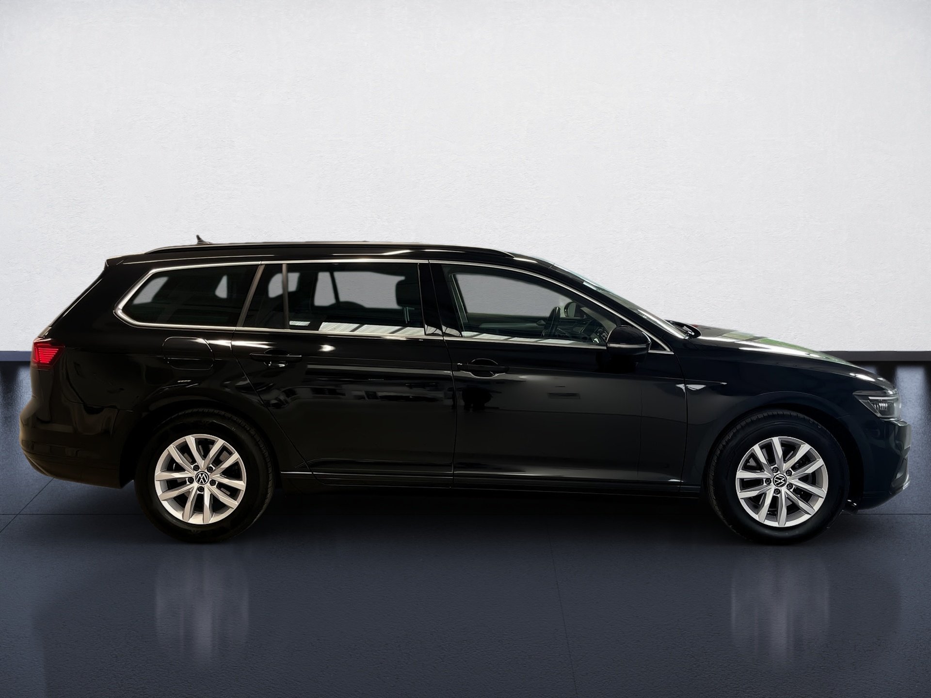 Passat Variant BUSINESS TDI DSG+AHK+ALU 16+RÜCKFAHRKAMERA+LED-MATRIX+TRAVEL ASSIST+NAVI