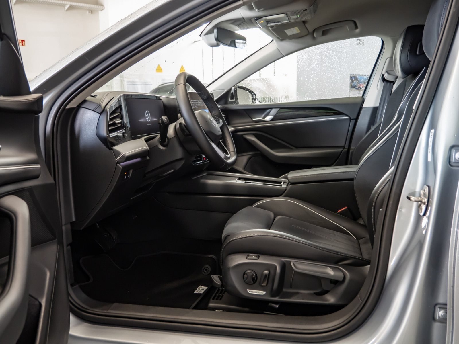 Passat Variant BUSINESS eTSI DSG+AHK+ALU 17+360°KAMERA+LED+MASSAGE+APP+ACC+KLIMA+NAVI