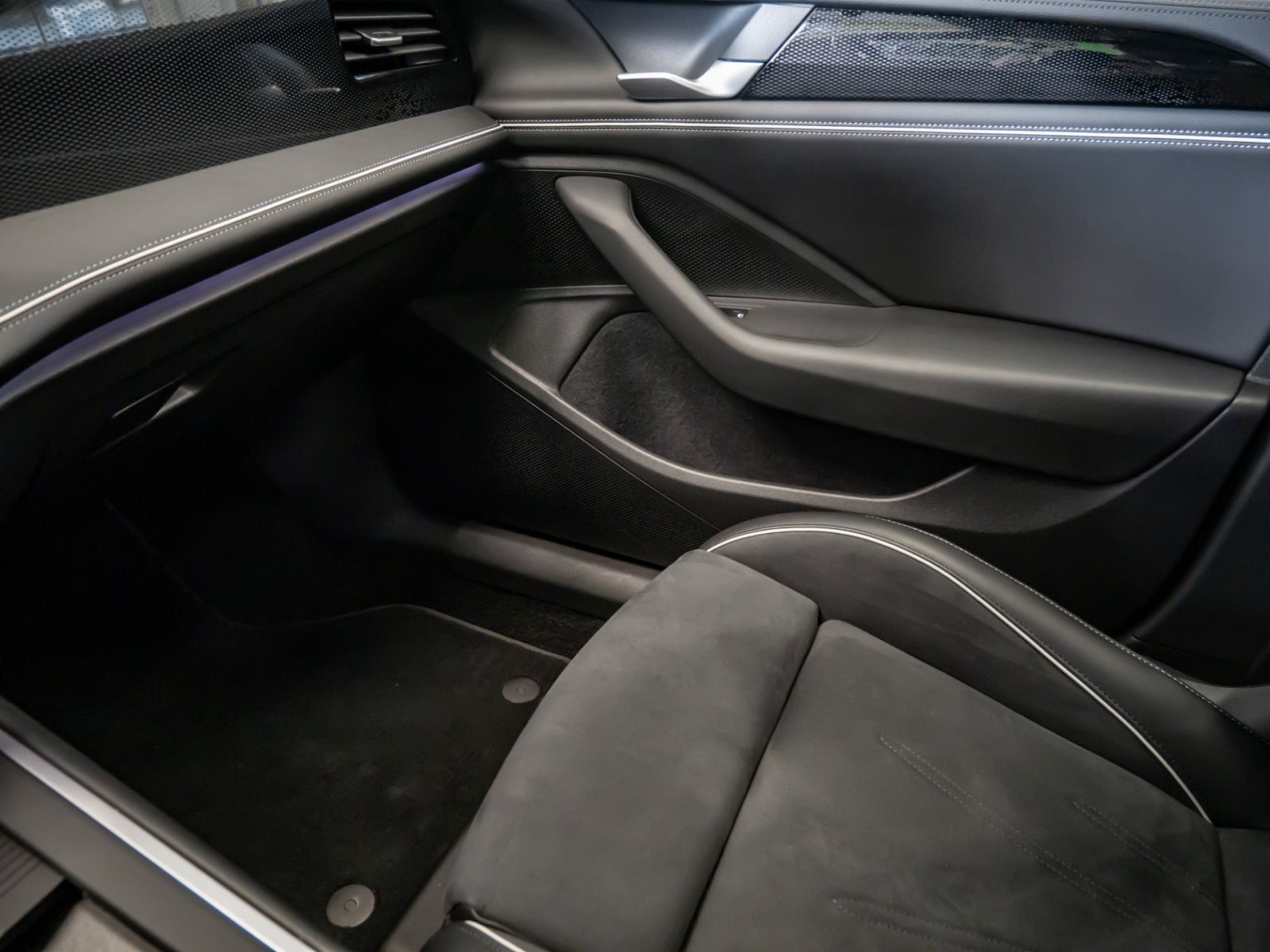 Passat Variant BUSINESS eTSI DSG+AHK+ALU 17+360°KAMERA+LED+MASSAGE+APP+ACC+KLIMA+NAVI