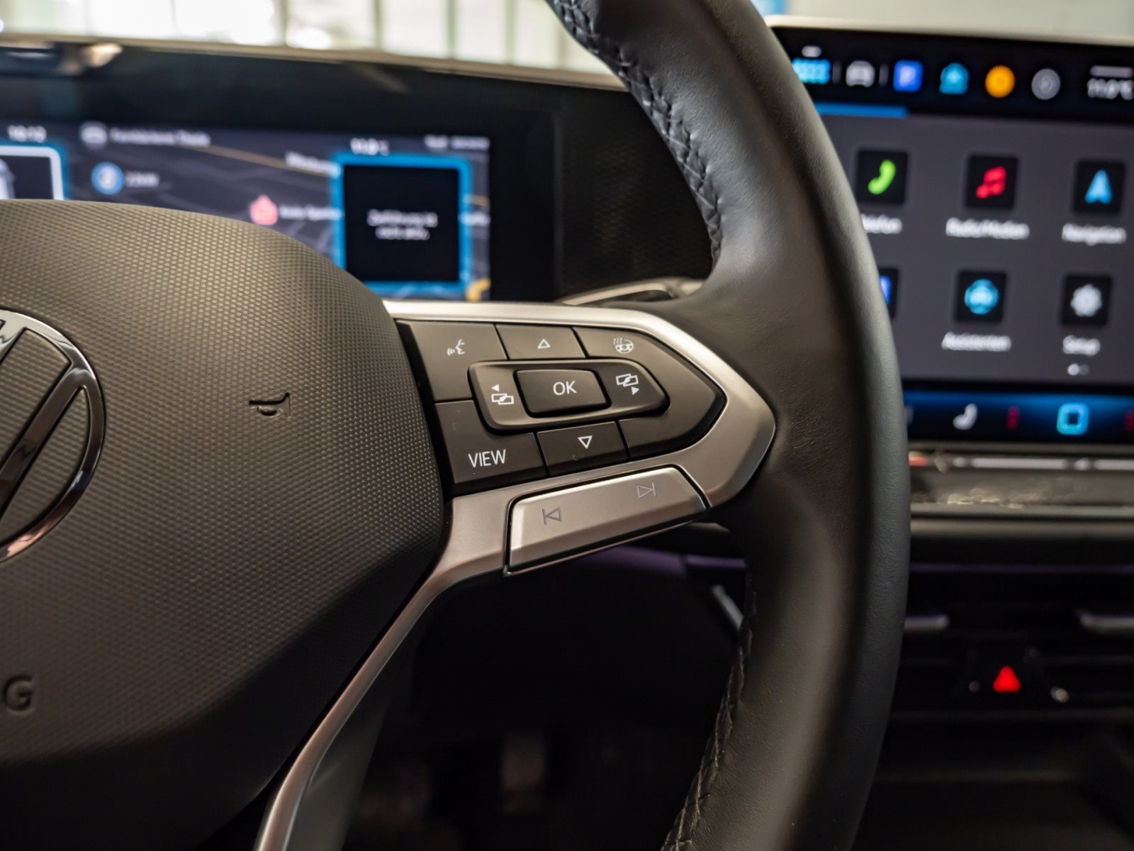 Passat Variant BUSINESS eTSI DSG+AHK+ALU 17+360°KAMERA+LED+MASSAGE+APP+ACC+KLIMA+NAVI