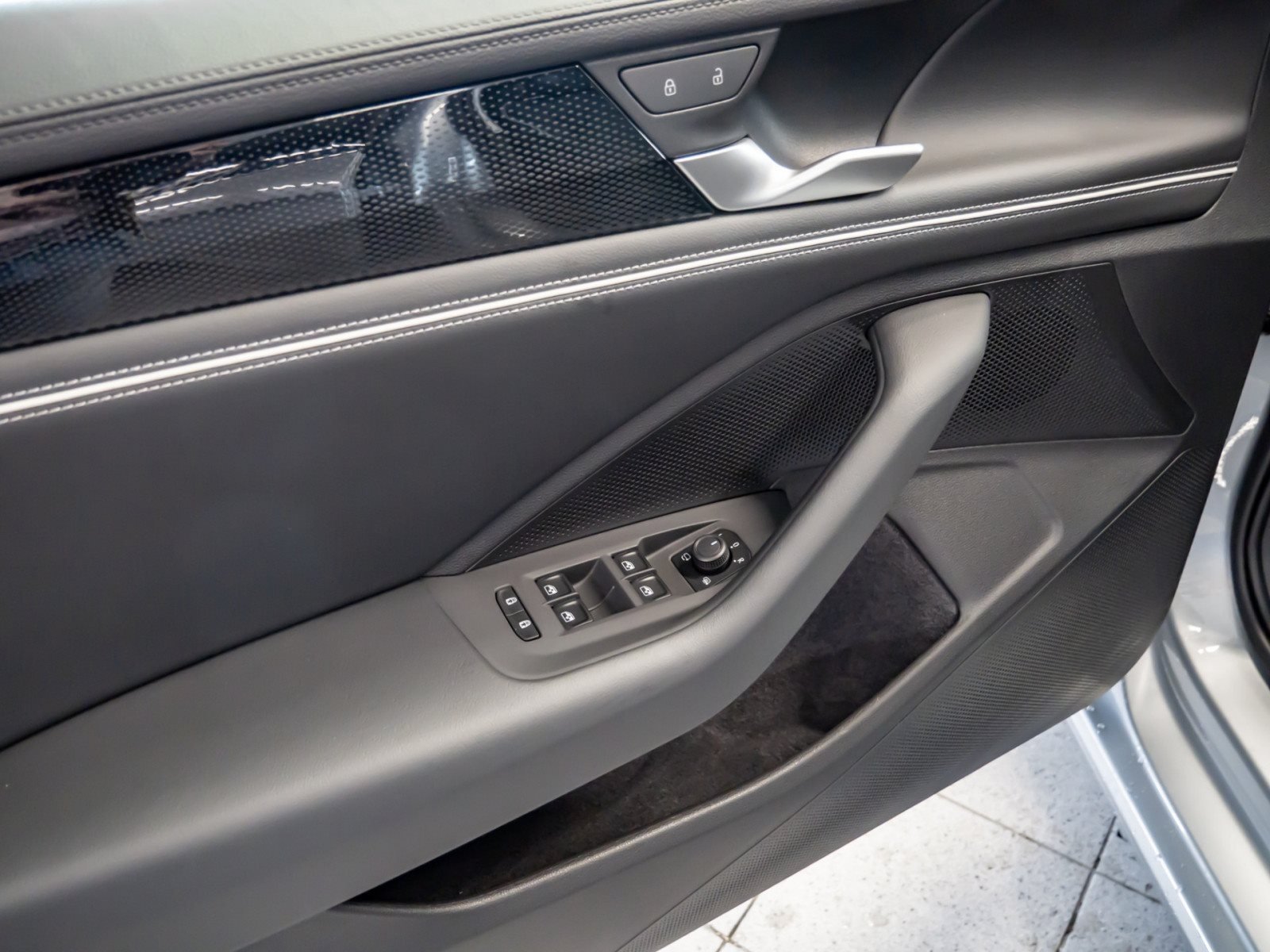 Passat Variant BUSINESS eTSI DSG+AHK+ALU 17+360°KAMERA+LED+MASSAGE+APP+ACC+KLIMA+NAVI