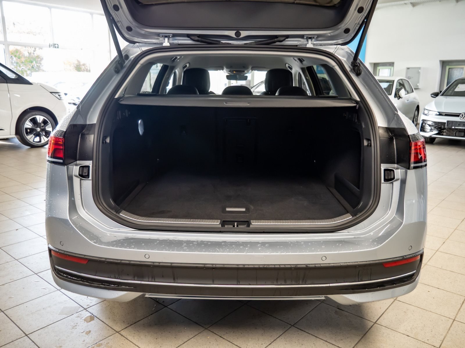 Passat Variant BUSINESS eTSI DSG+AHK+ALU 17+360°KAMERA+LED+MASSAGE+APP+ACC+KLIMA+NAVI