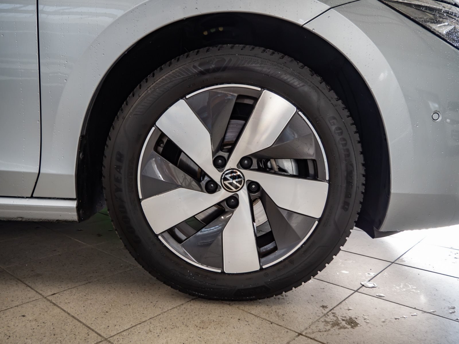 Passat Variant BUSINESS eTSI DSG+AHK+ALU 17+360°KAMERA+LED+MASSAGE+APP+ACC+KLIMA+NAVI