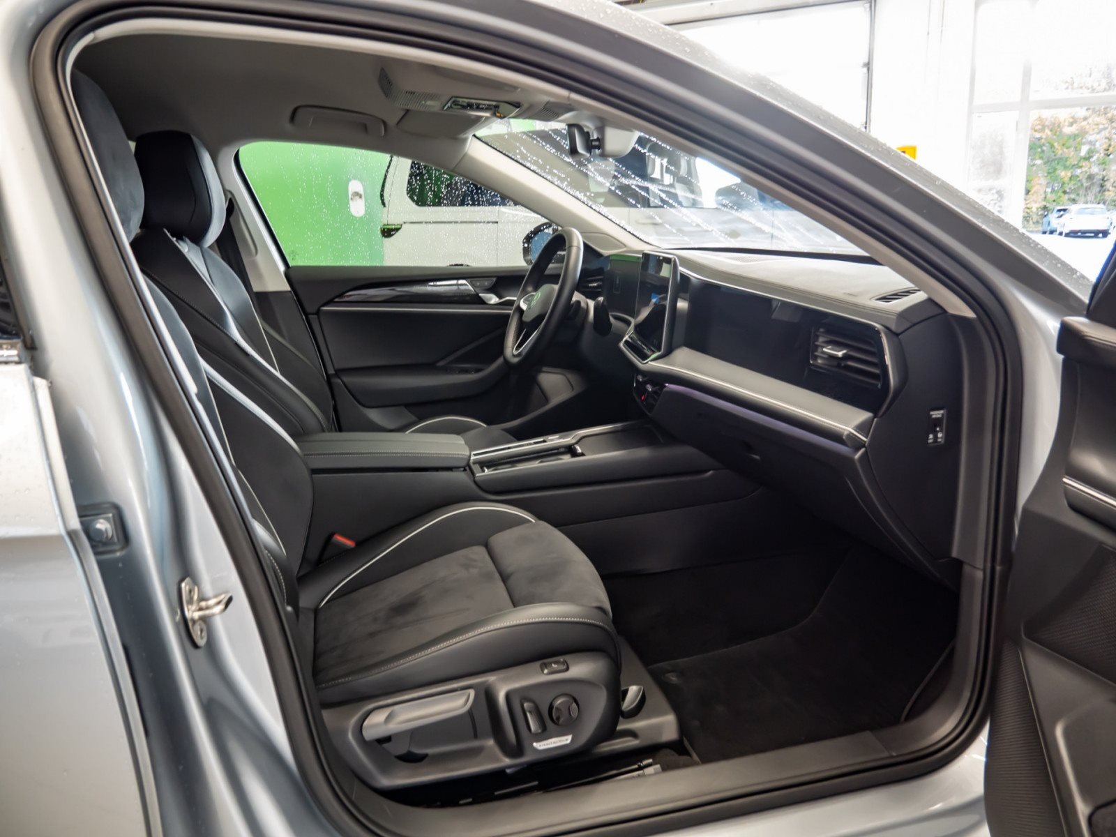 Passat Variant BUSINESS eTSI DSG+AHK+ALU 17+360°KAMERA+LED+MASSAGE+APP+ACC+KLIMA+NAVI