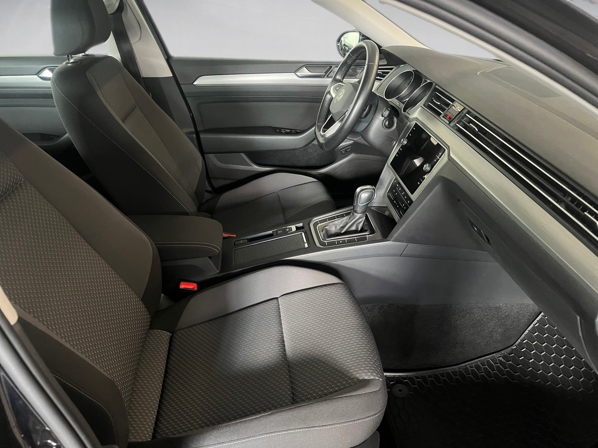 Passat Variant TDI DSG+AHK+NAVI+LED+ACC+RÜCKFAHRKAMERA+SIDE ASSIST+APP CONNECT+KLIMA