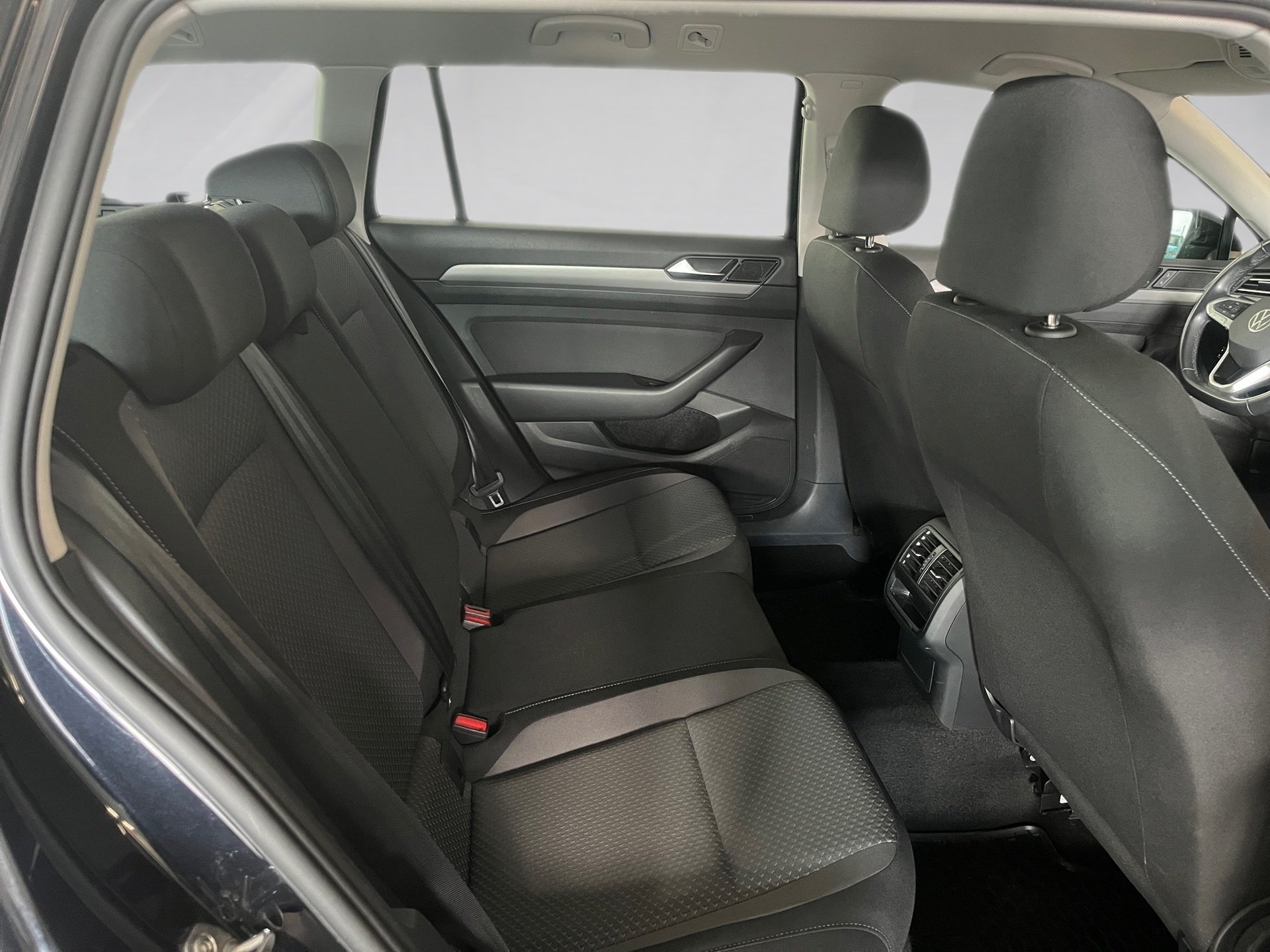 Passat Variant TDI DSG+AHK+NAVI+LED+ACC+RÜCKFAHRKAMERA+SIDE ASSIST+APP CONNECT+KLIMA