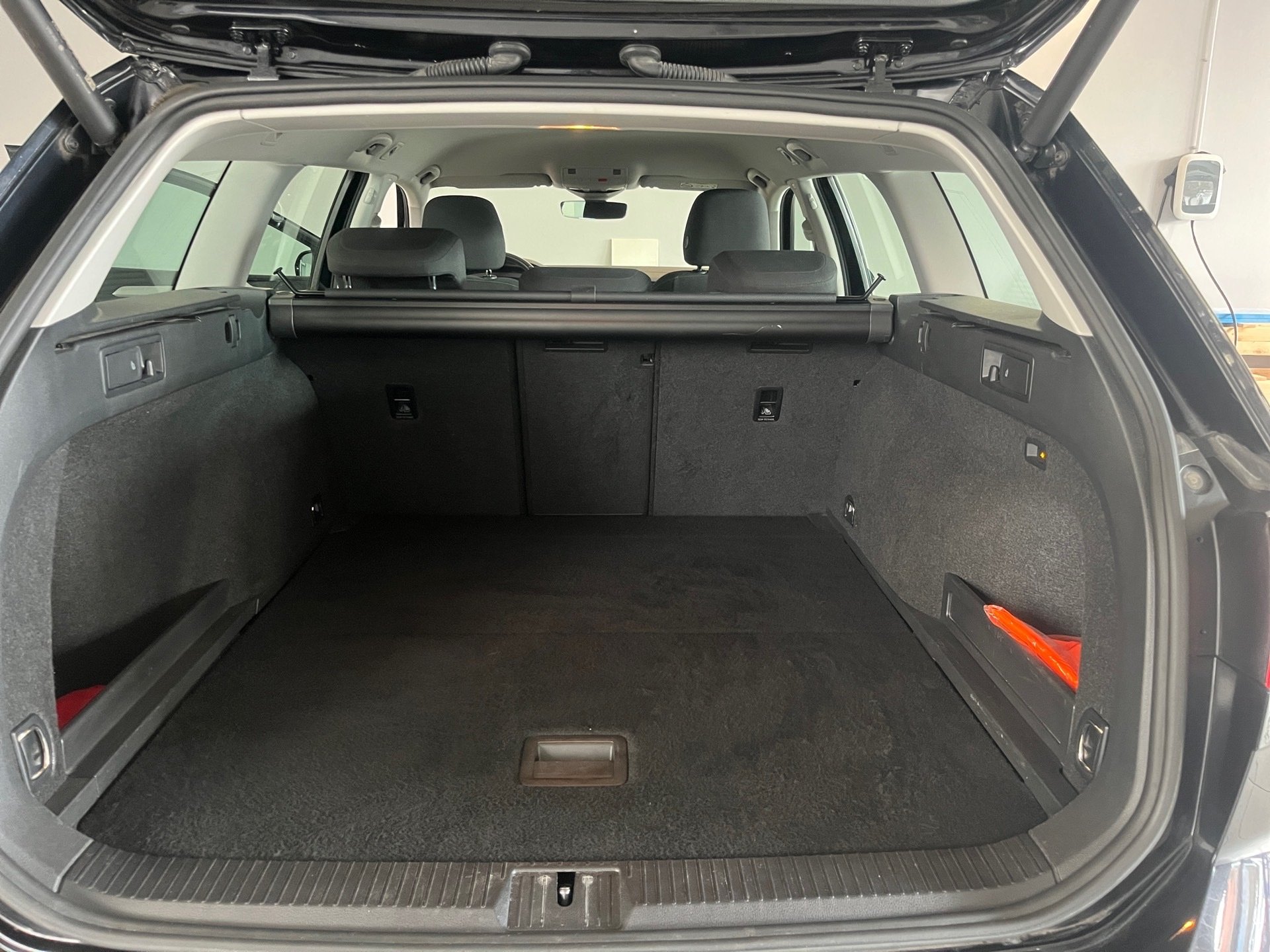 Passat Variant TDI DSG+AHK+NAVI+LED+ACC+RÜCKFAHRKAMERA+SIDE ASSIST+APP CONNECT+KLIMA