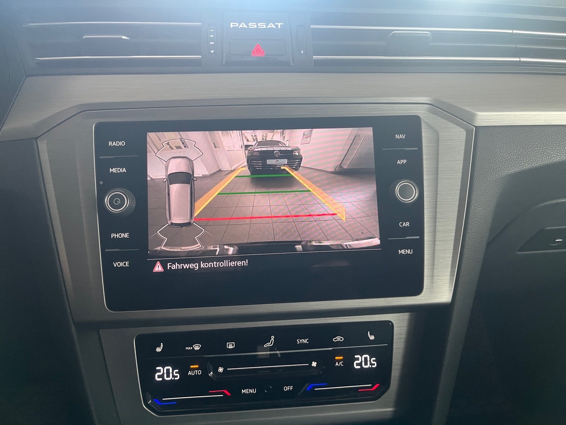 Passat Variant TDI DSG+AHK+NAVI+LED+ACC+RÜCKFAHRKAMERA+SIDE ASSIST+APP CONNECT+KLIMA