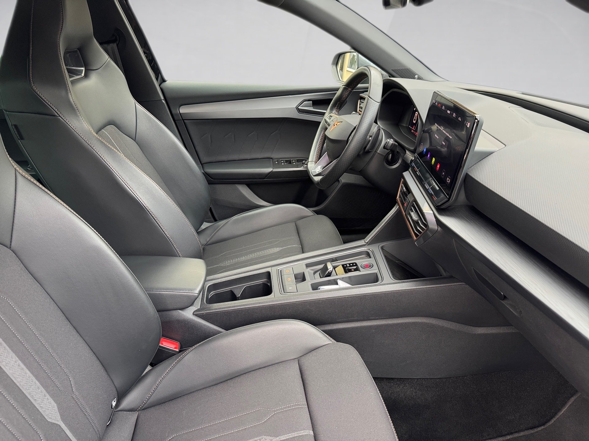 Cupra Leon eTSI+ALU 18+RÜCKFAHRKAMERA+LED+ACC+NAVI+SPRACHSTEUERUNG+PARKLENKASSISTEN