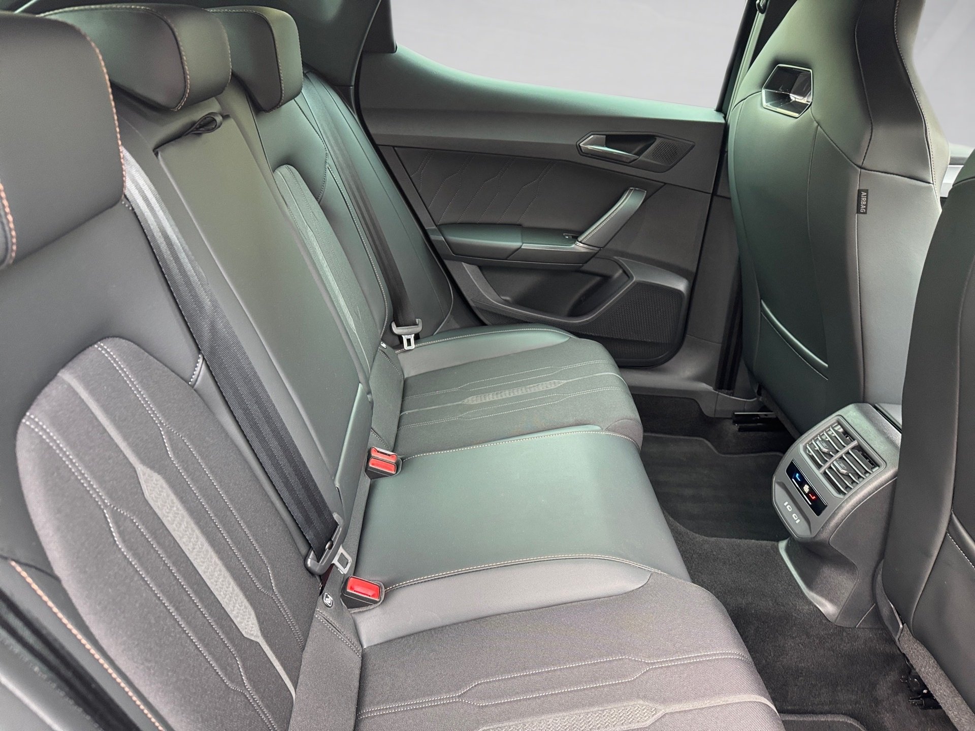 Cupra Leon eTSI+ALU 18+RÜCKFAHRKAMERA+LED+ACC+NAVI+SPRACHSTEUERUNG+PARKLENKASSISTEN