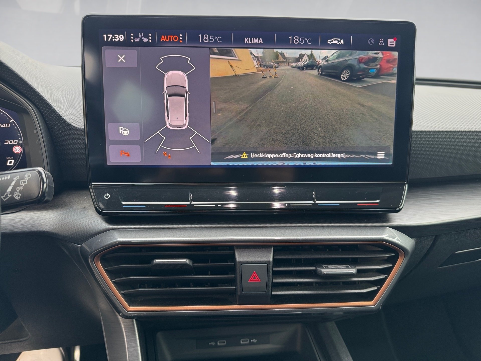 Cupra Leon eTSI+ALU 18+RÜCKFAHRKAMERA+LED+ACC+NAVI+SPRACHSTEUERUNG+PARKLENKASSISTEN