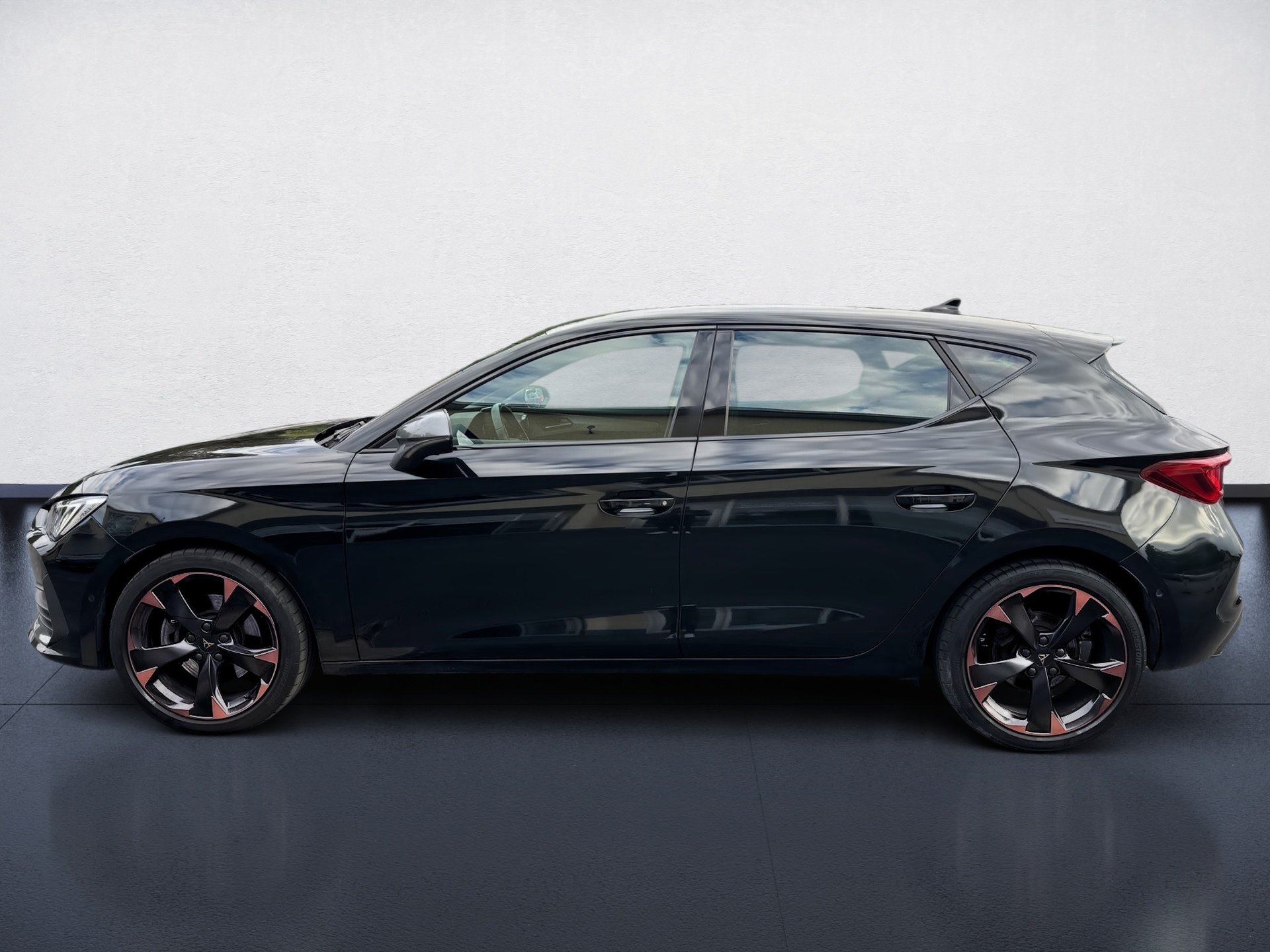 Cupra Leon eTSI+ALU 18+RÜCKFAHRKAMERA+LED+ACC+NAVI+SPRACHSTEUERUNG+PARKLENKASSISTEN
