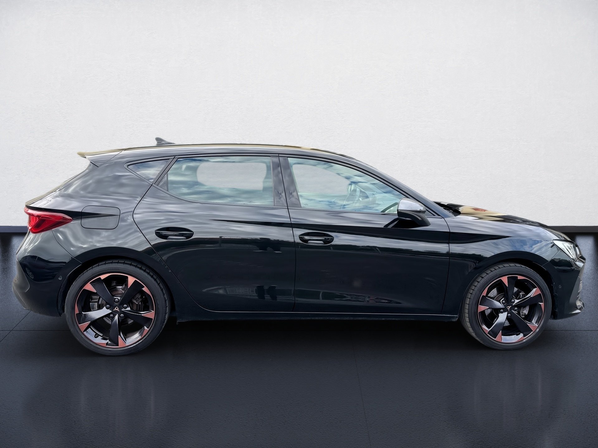 Cupra Leon eTSI+ALU 18+RÜCKFAHRKAMERA+LED+ACC+NAVI+SPRACHSTEUERUNG+PARKLENKASSISTEN