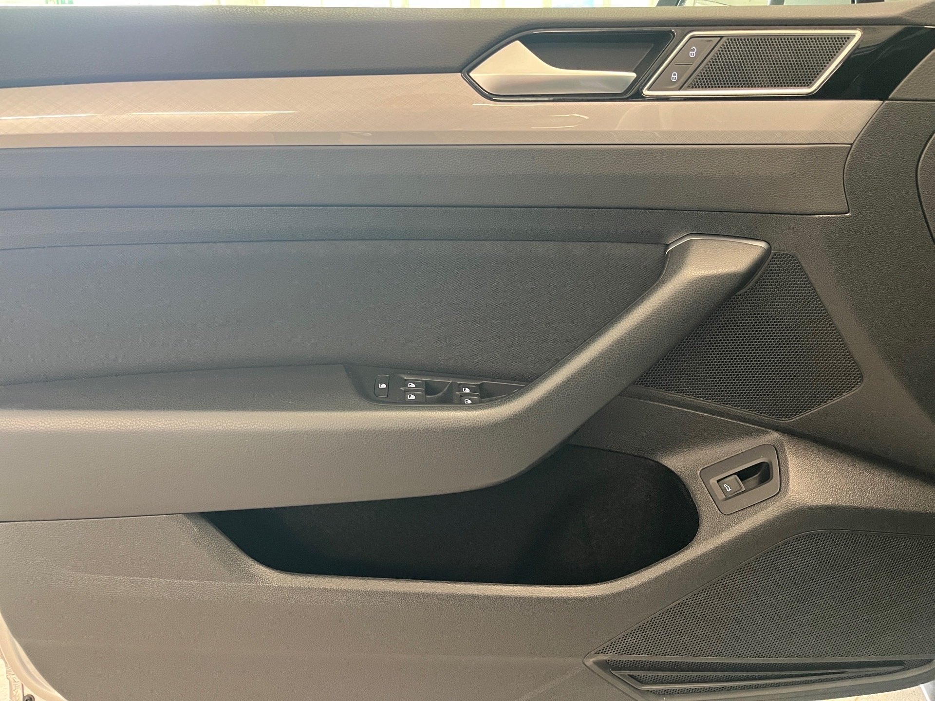 Passat Variant BUSINESS TDI DSG+ALU 16+TRAVEL ASSIST+NAVI+LED+RÜCKFAHRKAMERA+APP CONNEC