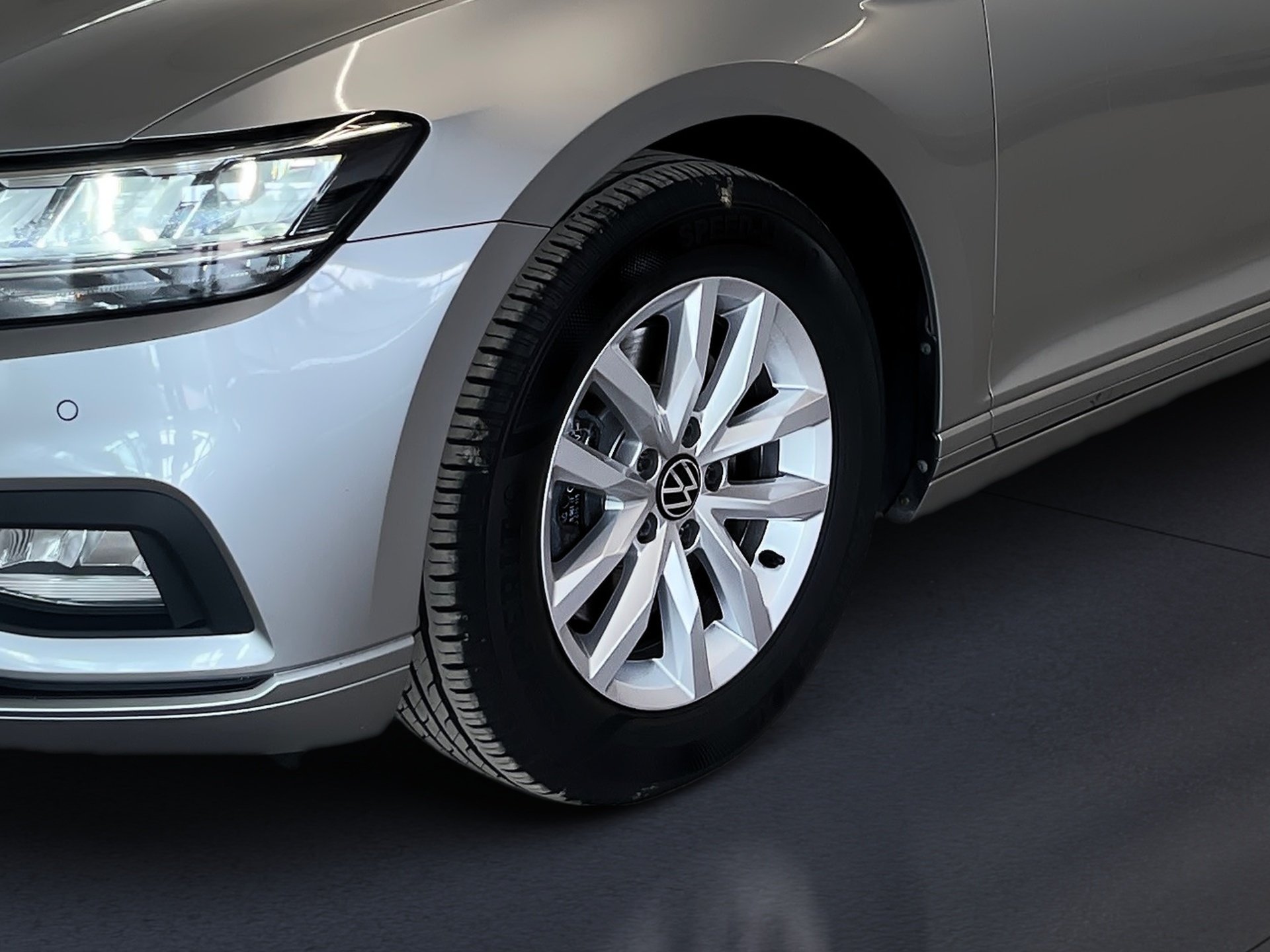 Passat Variant BUSINESS TDI DSG+ALU 16+TRAVEL ASSIST+NAVI+LED+RÜCKFAHRKAMERA+APP CONNEC