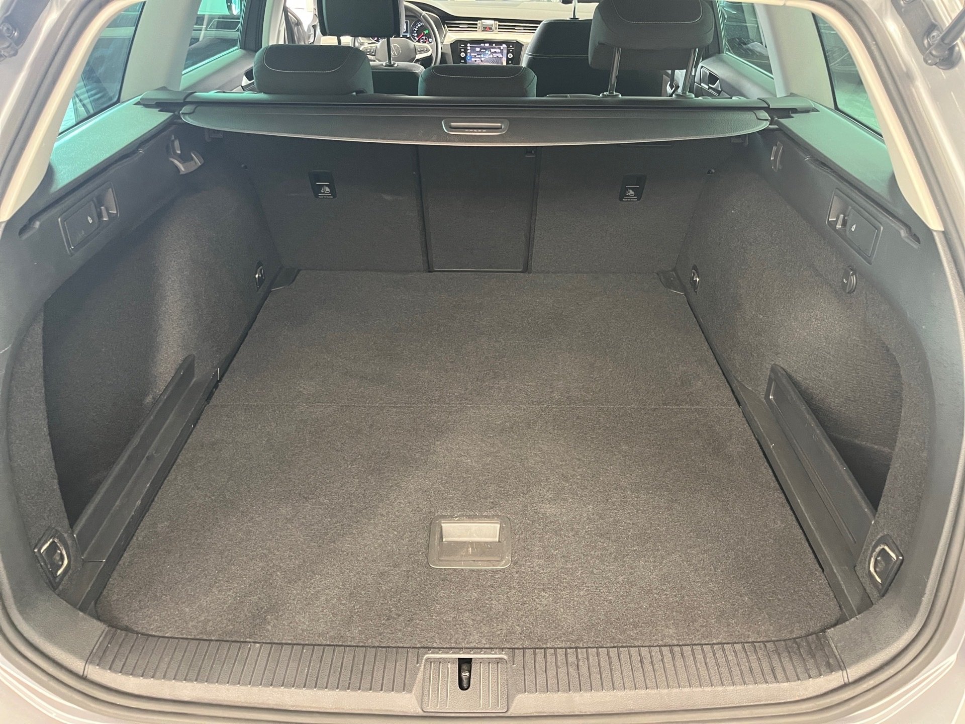 Passat Variant BUSINESS TDI DSG+ALU 16+TRAVEL ASSIST+NAVI+LED+RÜCKFAHRKAMERA+APP CONNEC