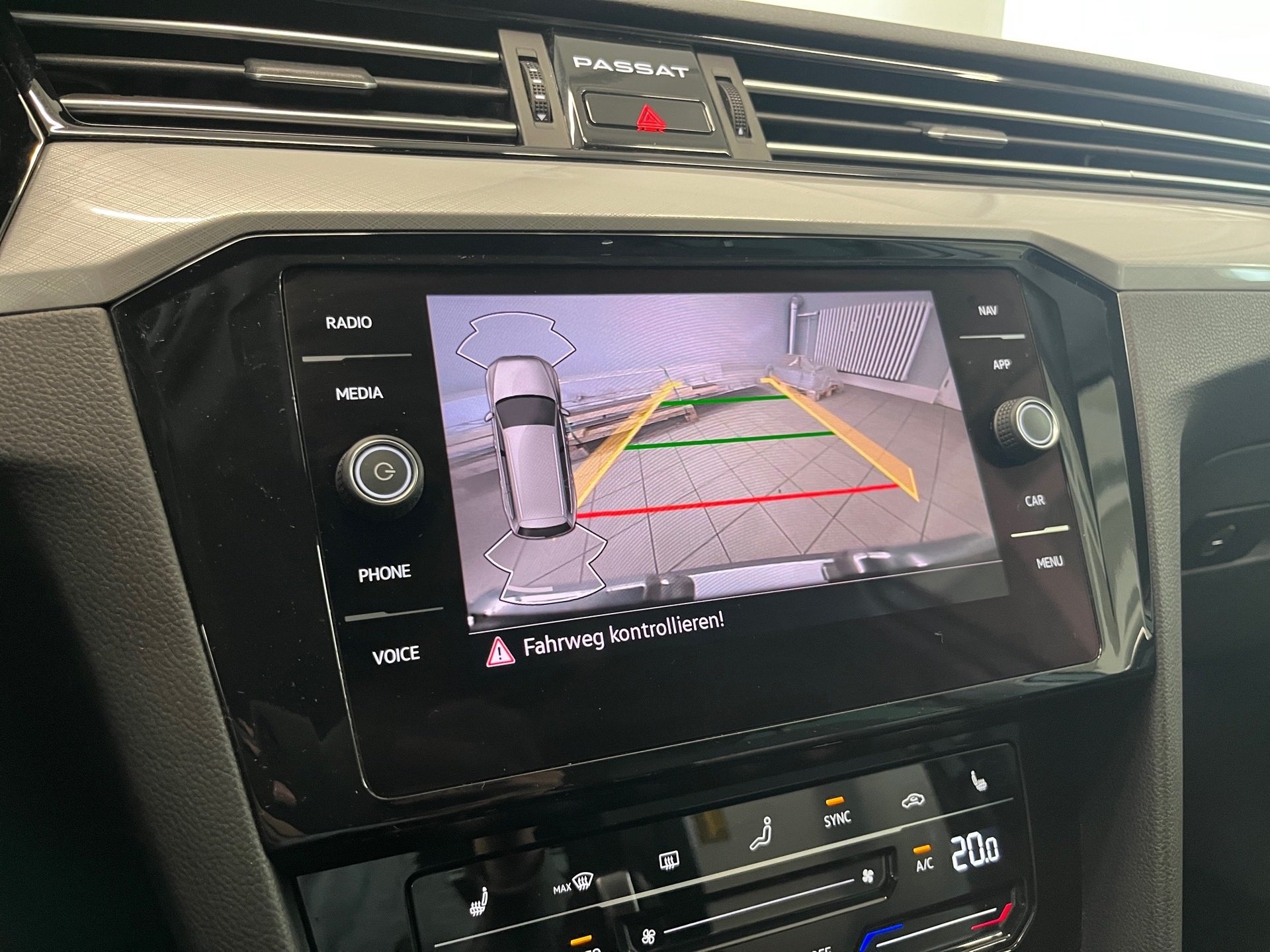 Passat Variant BUSINESS TDI DSG+ALU 16+TRAVEL ASSIST+NAVI+LED+RÜCKFAHRKAMERA+APP CONNEC