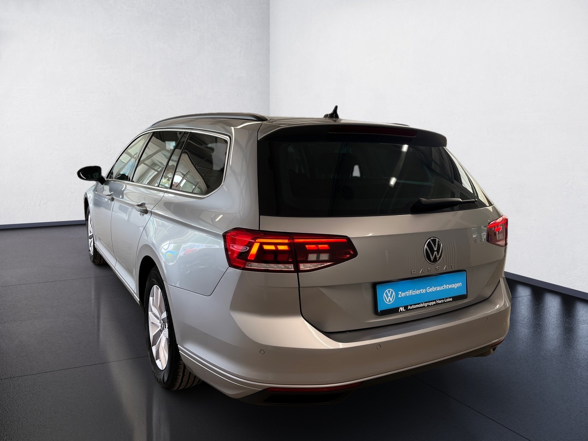 Passat Variant BUSINESS TDI DSG+ALU 16+TRAVEL ASSIST+NAVI+LED+RÜCKFAHRKAMERA+APP CONNEC