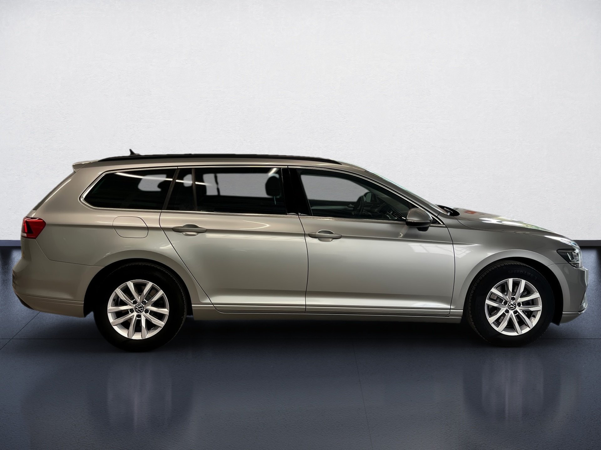 Passat Variant BUSINESS TDI DSG+ALU 16+TRAVEL ASSIST+NAVI+LED+RÜCKFAHRKAMERA+APP CONNEC