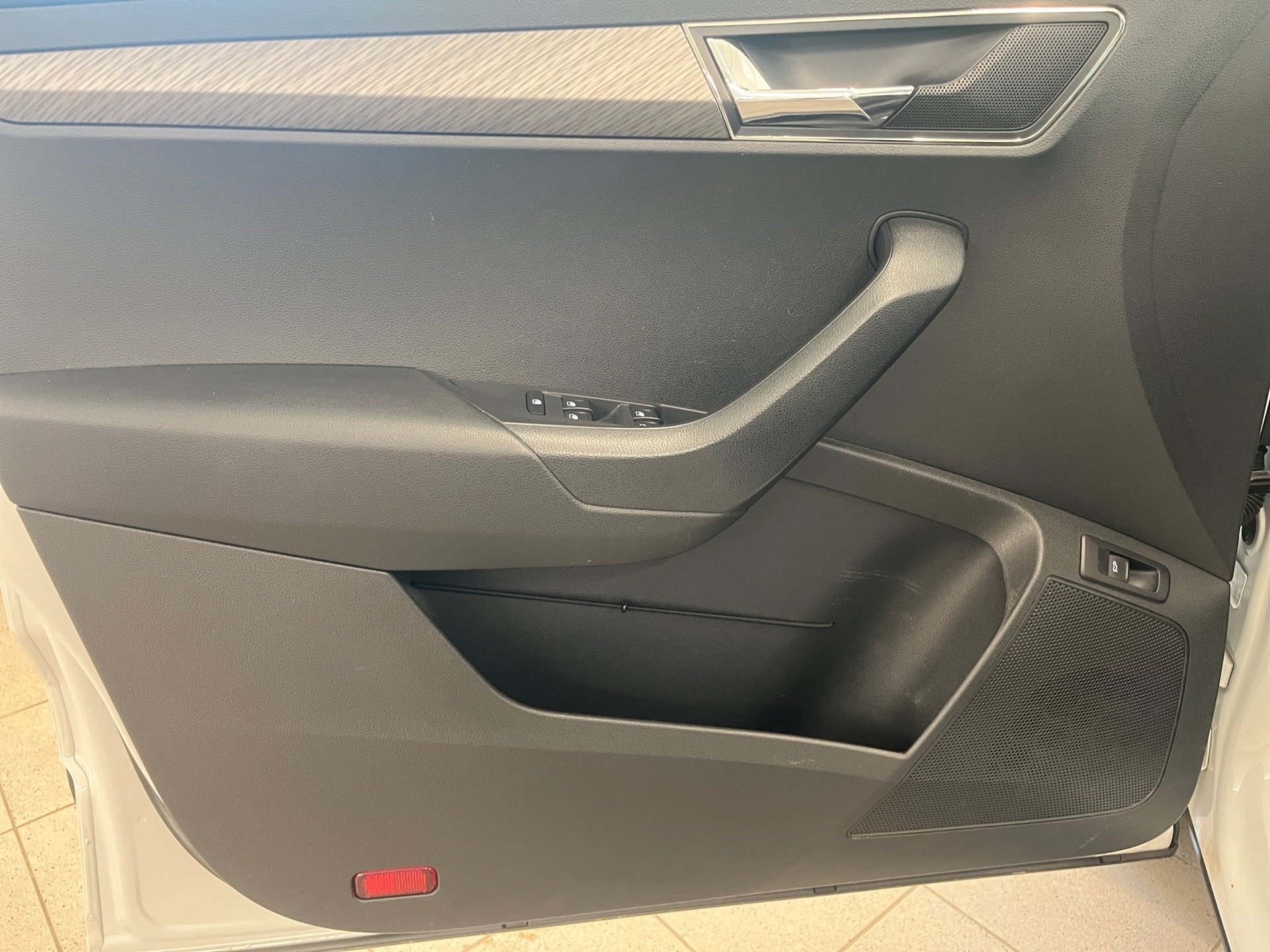 Karoq STYLE TDI DSG+AHK+ALU 18+RÜCKFAHRKAMERA+NAVI+STANDHEIZUNG+SMART LINK