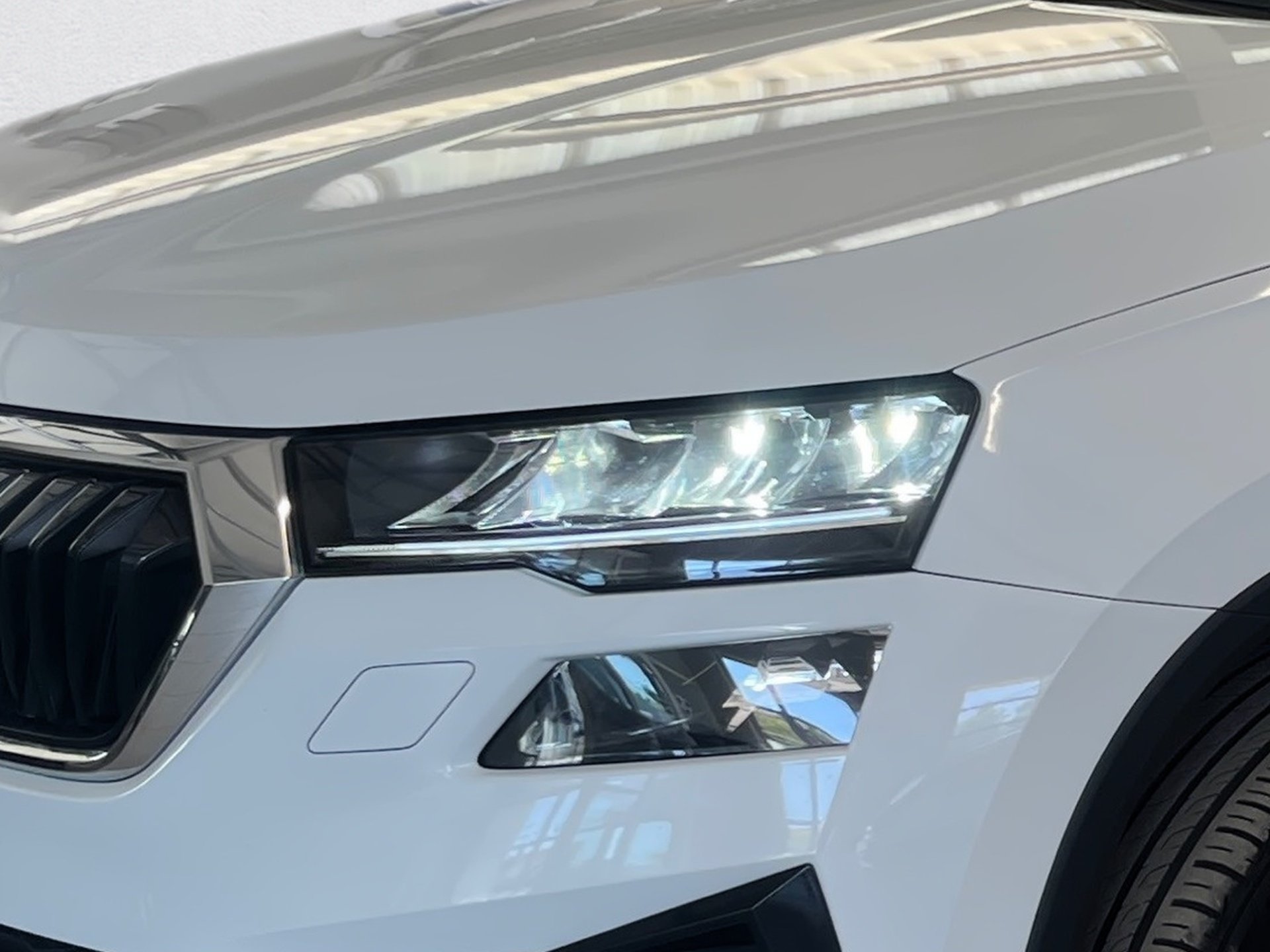 Karoq STYLE TDI DSG+AHK+ALU 18+RÜCKFAHRKAMERA+NAVI+STANDHEIZUNG+SMART LINK