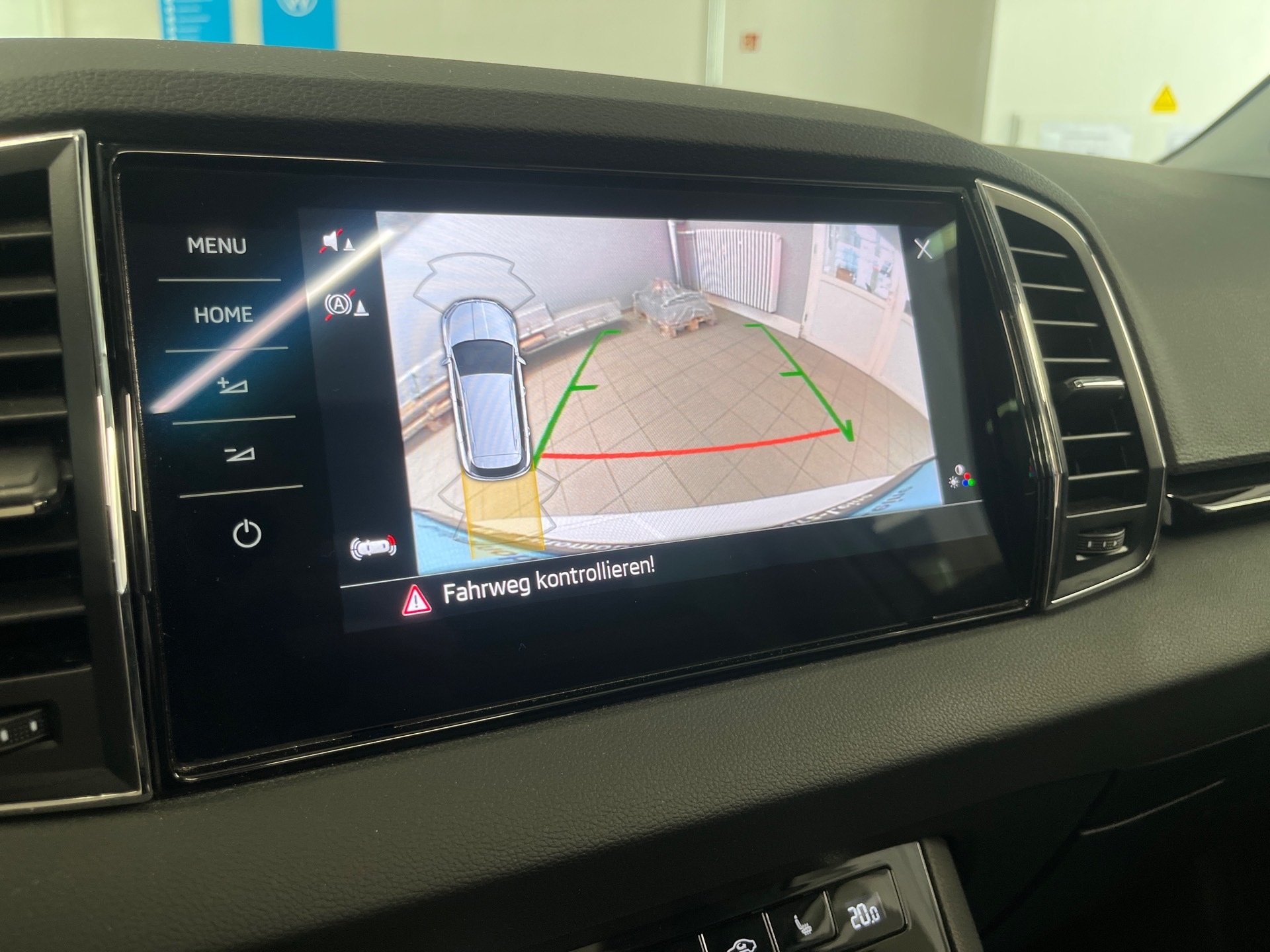 Karoq STYLE TDI DSG+AHK+ALU 18+RÜCKFAHRKAMERA+NAVI+STANDHEIZUNG+SMART LINK