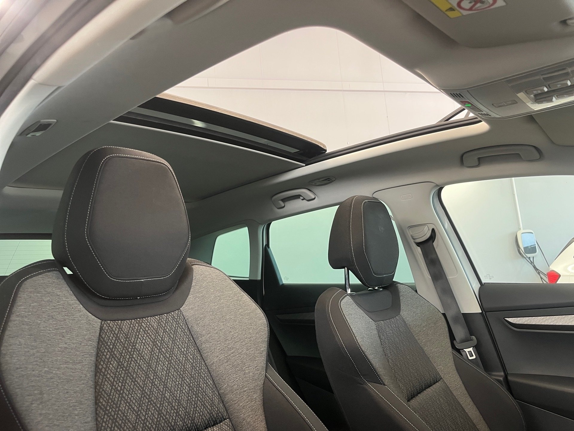Karoq STYLE TDI DSG+AHK+ALU 18+RÜCKFAHRKAMERA+NAVI+STANDHEIZUNG+SMART LINK