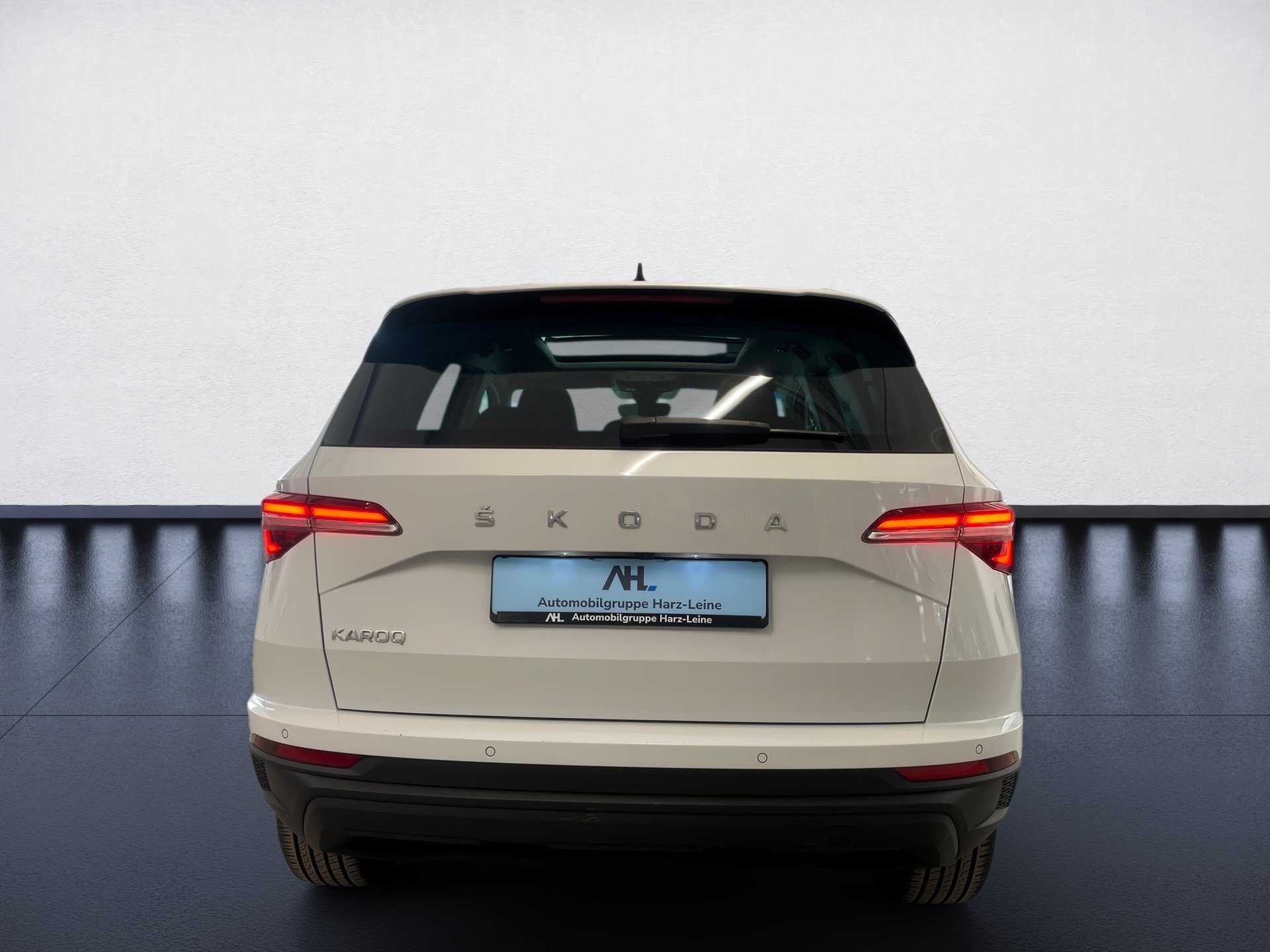 Karoq STYLE TDI DSG+AHK+ALU 18+RÜCKFAHRKAMERA+NAVI+STANDHEIZUNG+SMART LINK