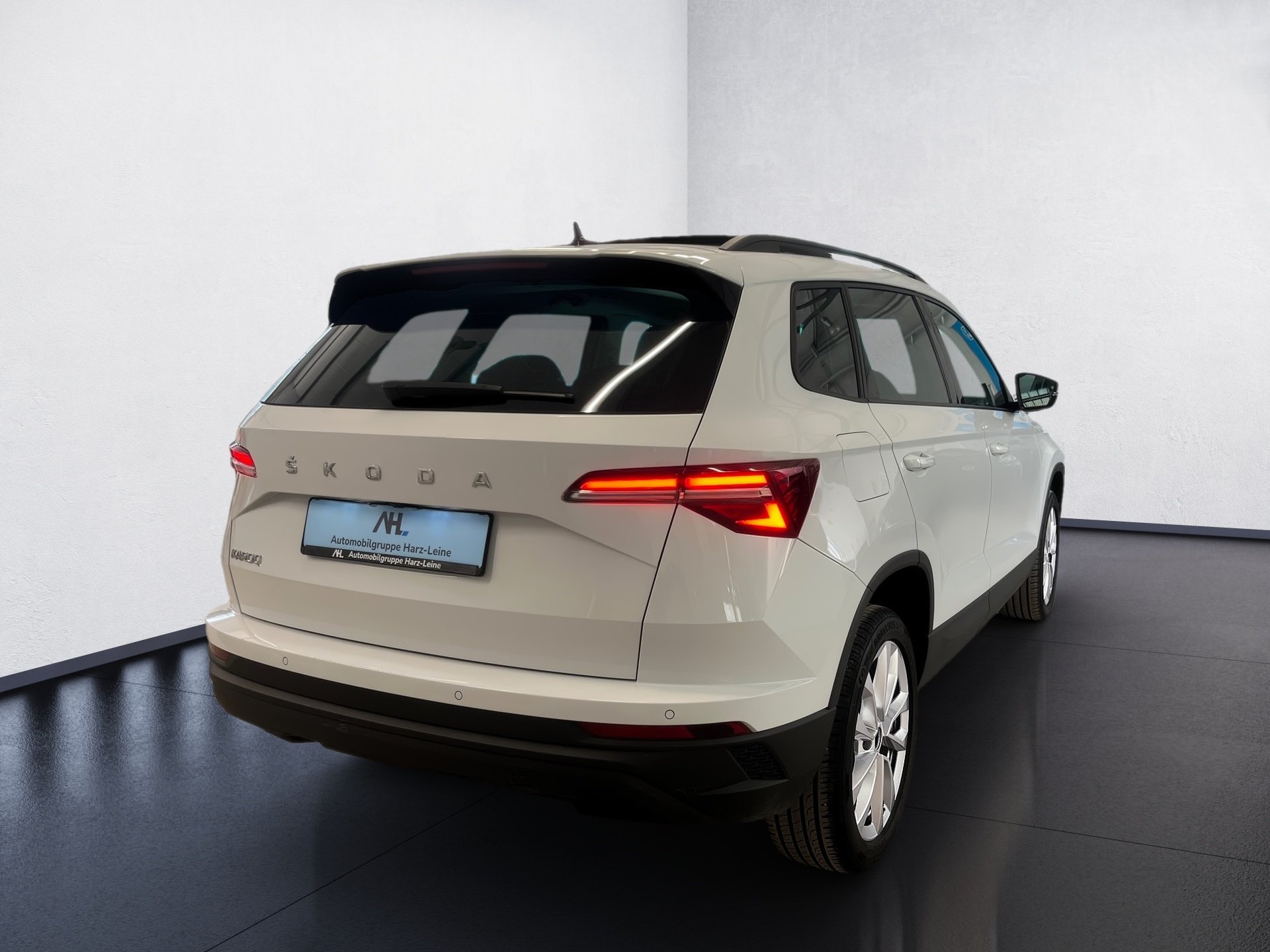 Karoq STYLE TDI DSG+AHK+ALU 18+RÜCKFAHRKAMERA+NAVI+STANDHEIZUNG+SMART LINK