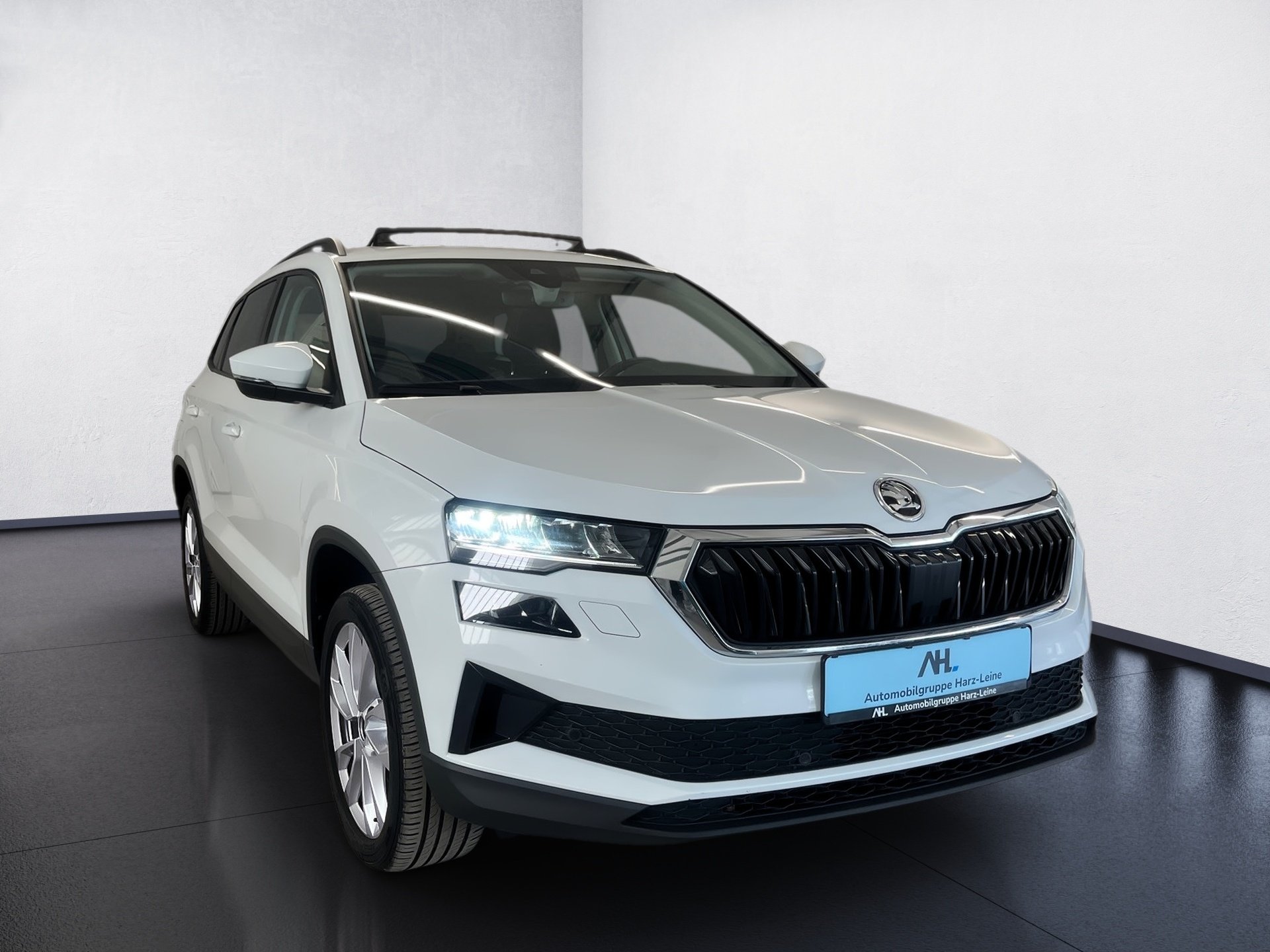 Karoq STYLE TDI DSG+AHK+ALU 18+RÜCKFAHRKAMERA+NAVI+STANDHEIZUNG+SMART LINK