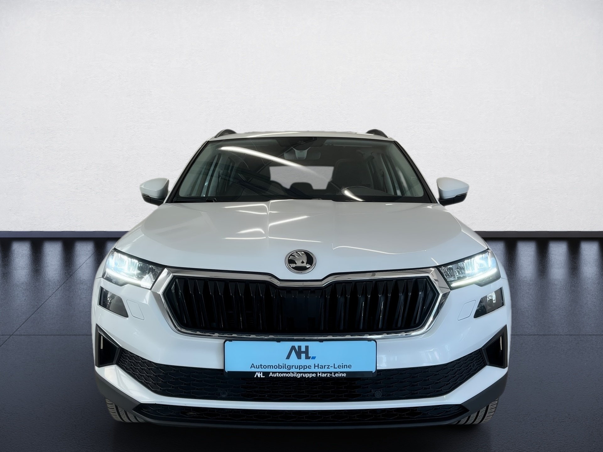 Karoq STYLE TDI DSG+AHK+ALU 18+RÜCKFAHRKAMERA+NAVI+STANDHEIZUNG+SMART LINK