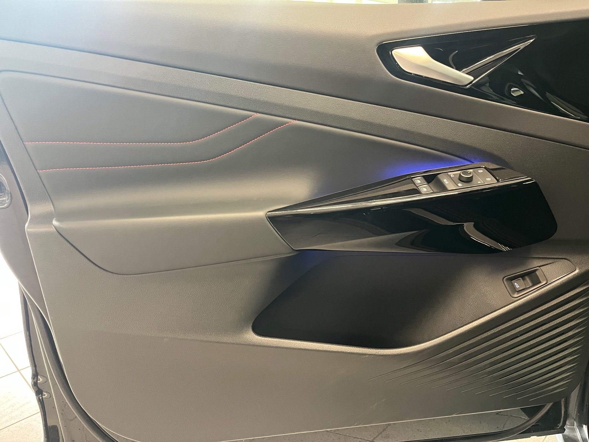 ID.4 GTX 4MOTION+AHK+ALU 20+360°KAMERA+AR-HUD+KEYLESS+TRAVEL ASSIST+NAVI PRO