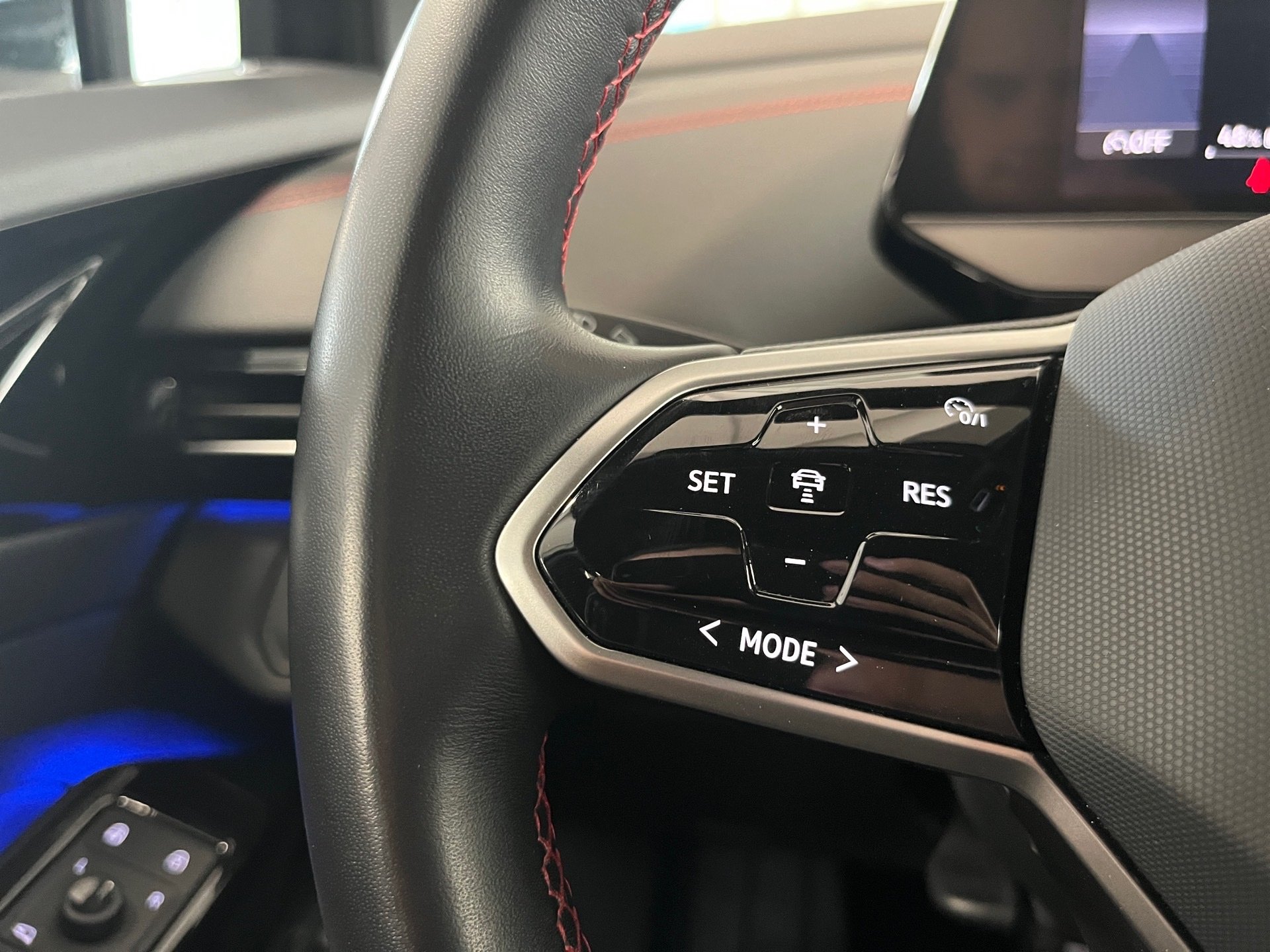 ID.4 GTX 4MOTION+AHK+ALU 20+360°KAMERA+AR-HUD+KEYLESS+TRAVEL ASSIST+NAVI PRO